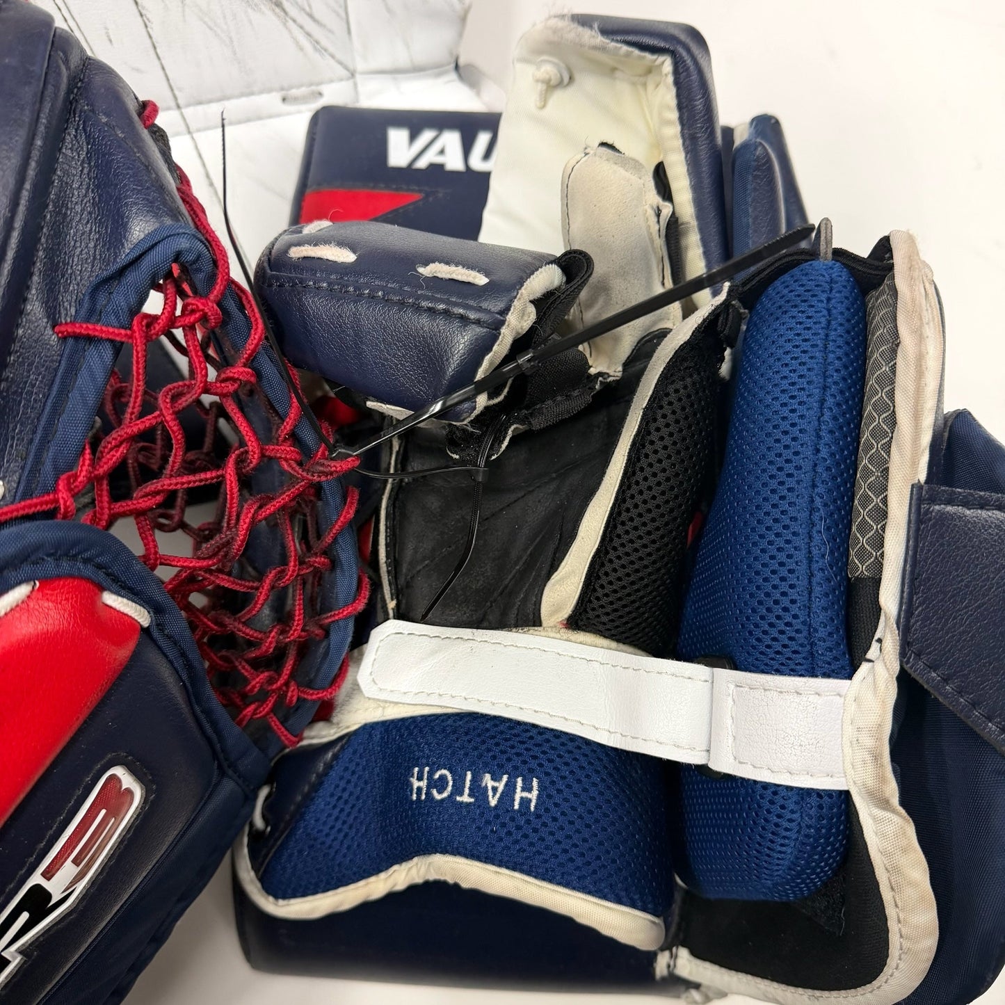 Used Regular Navy/Red/White Vaughn SLR3 Pro Carbon Goalie Set | 32 +2" Pad Size