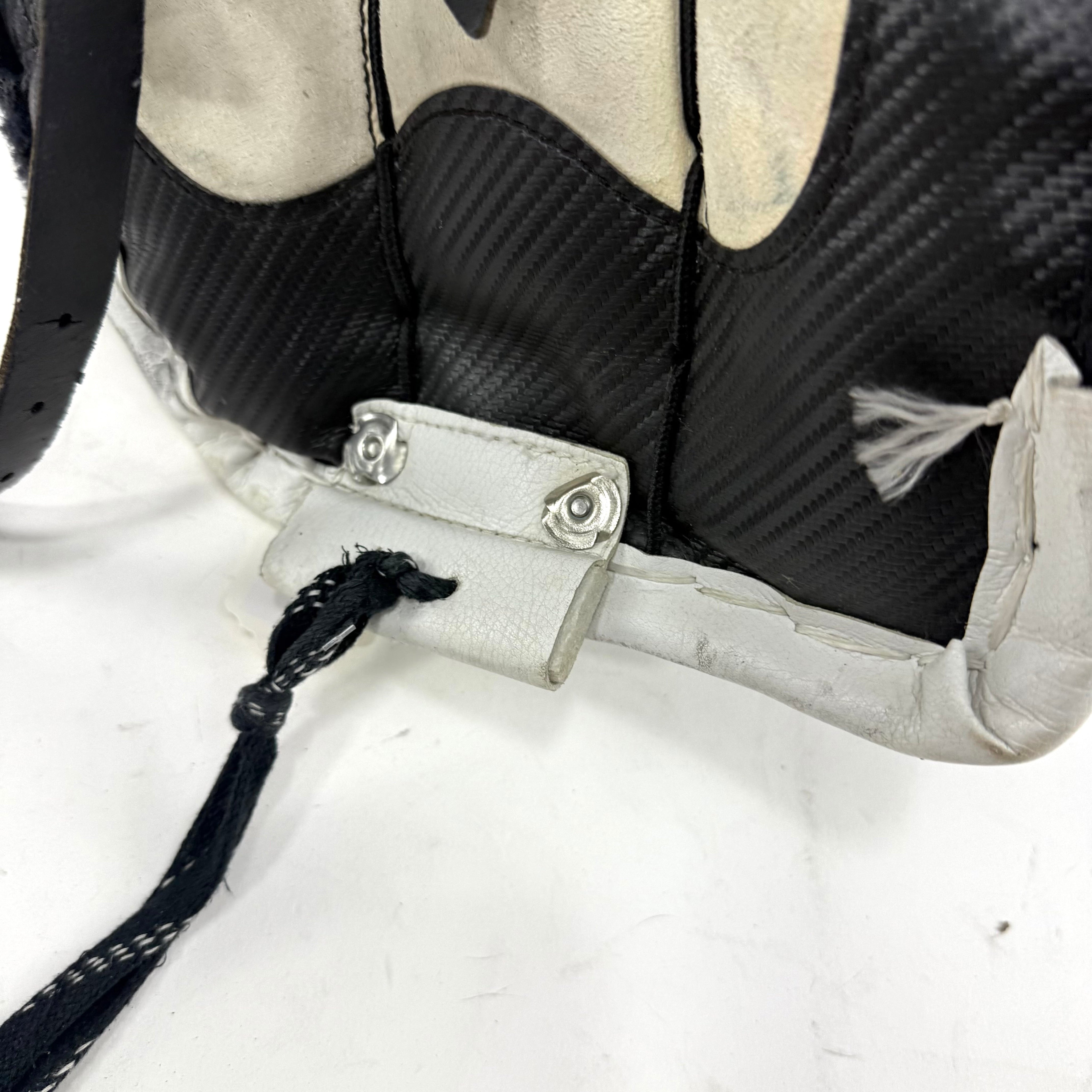 Used White and Black Vaughn Velocity 7400 Goalie Pads | 34 +1" - Top Flight Hockey