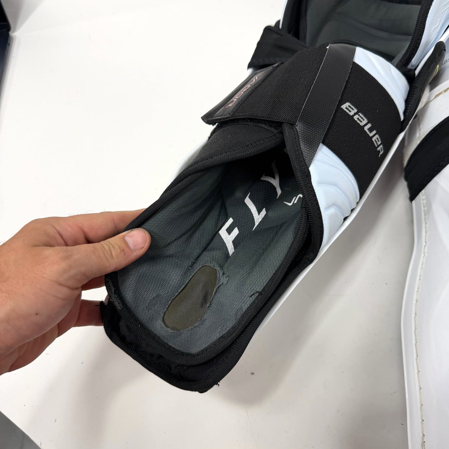 Used Bauer Vapor Flypro Shin Guards | 16" | AB521