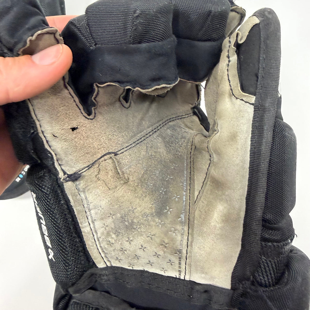 Used Black Bauer Supreme Mach Gloves | 14" | AB779
