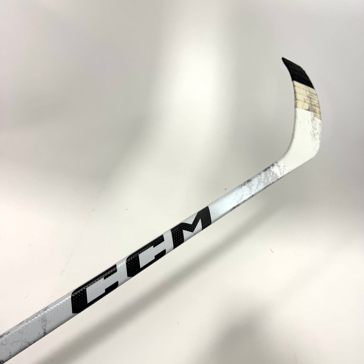 Used Right White CCM Trigger 9 Pro | 80 Flex P92M Curve Grip | AB956