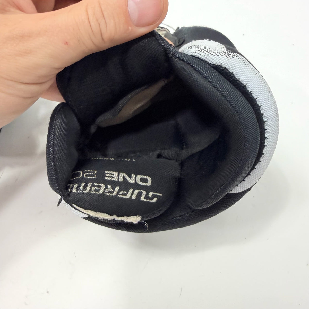 Used Black Bauer Supreme ONE 20 Gloves | 10" | AB401