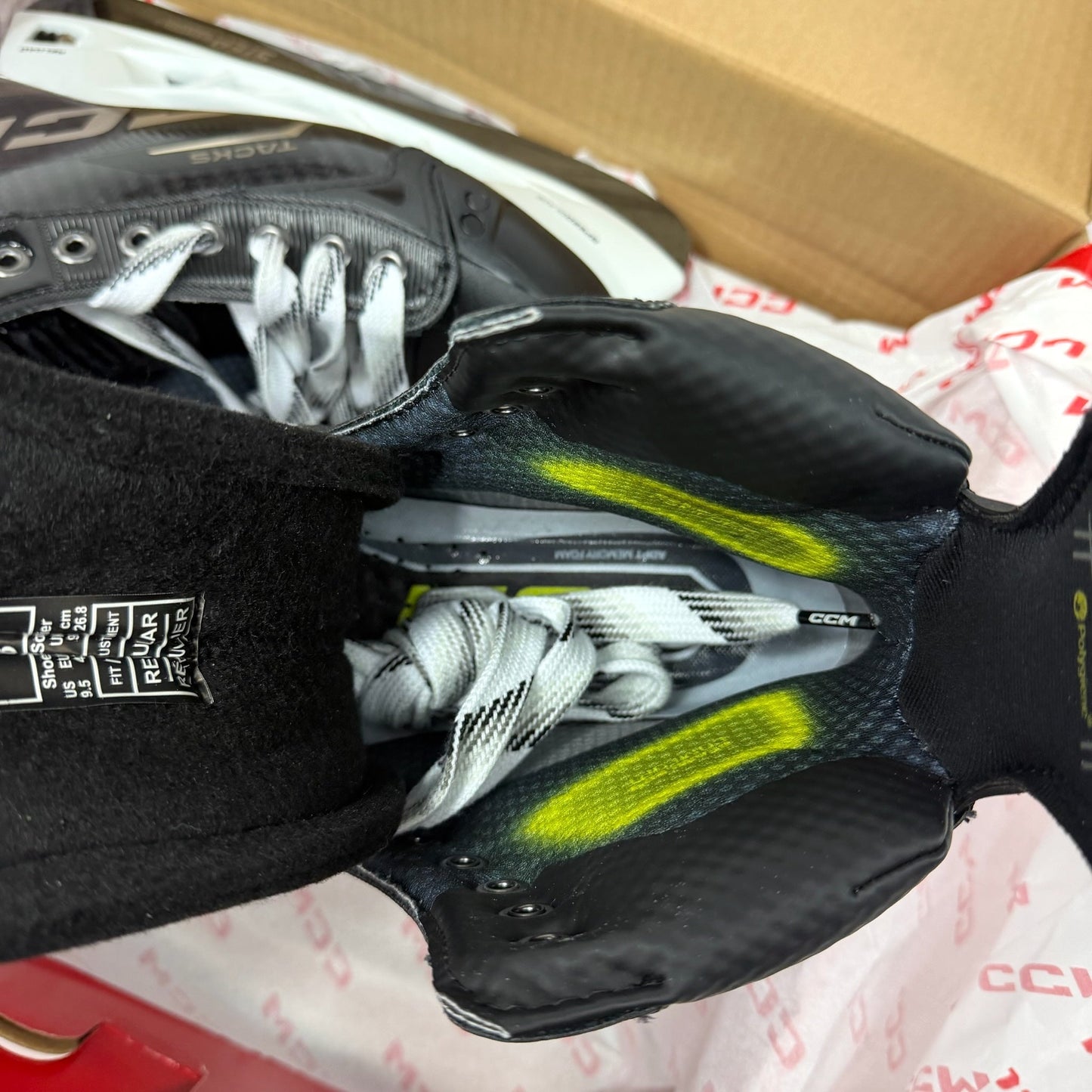 Brand New Retail CCM Tacks XF Pro Skates - Size 8 - Regular