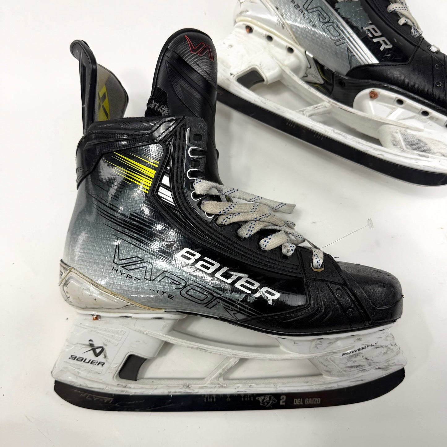 Used Bauer Vapor Hyperlite 2 Skates | Size 9 Fit 1 | AB802