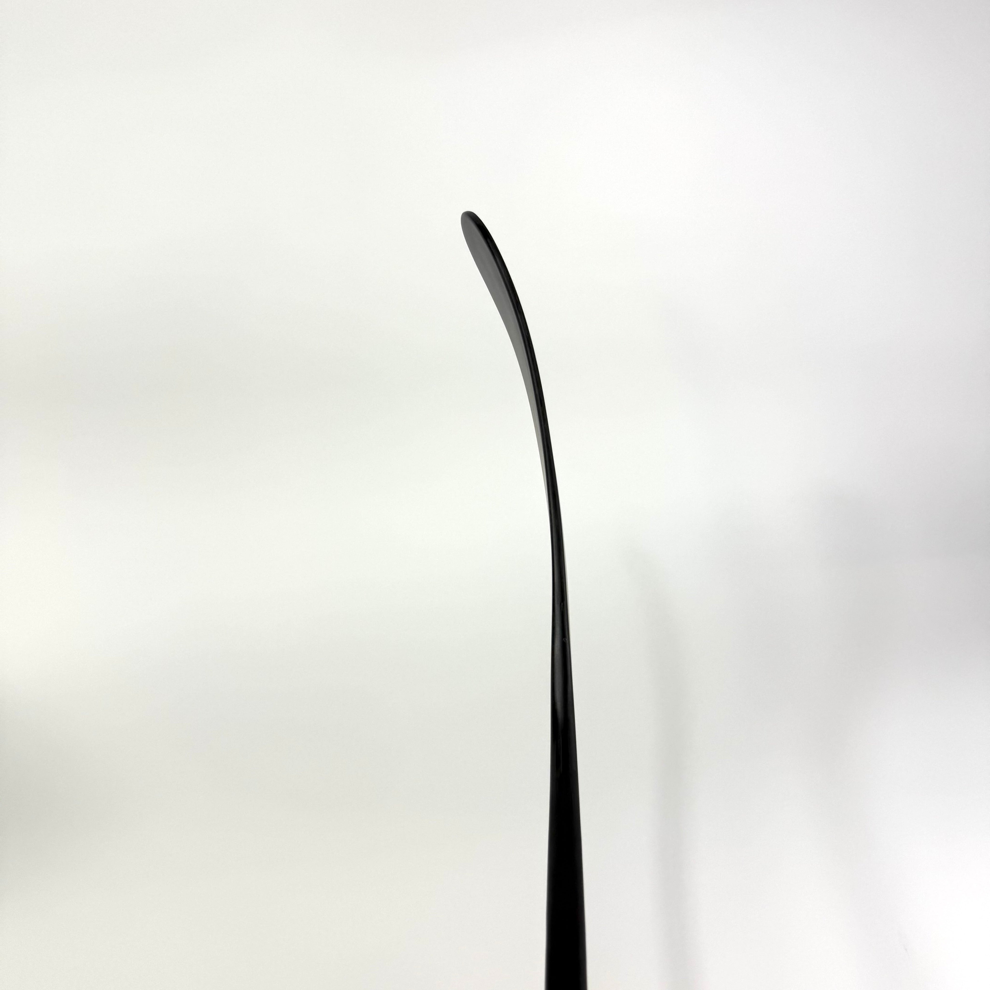 New Right CCM Tacks XF Pro | 85 Flex MacKinnon Pro Curve Grip | R276 - Top Flight Hockey