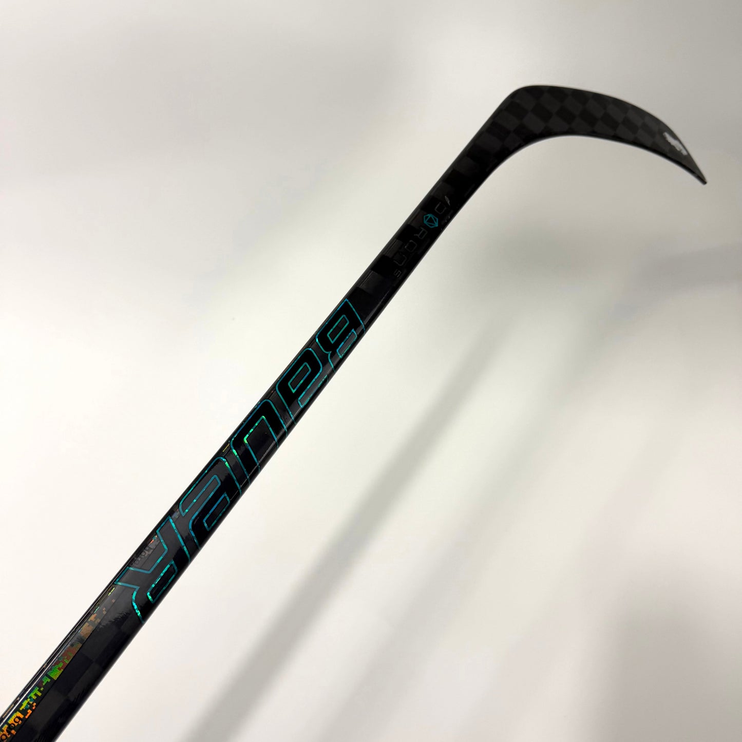 Used Left Bauer Twitch | 87 Flex P28 Curve Grip | AB719