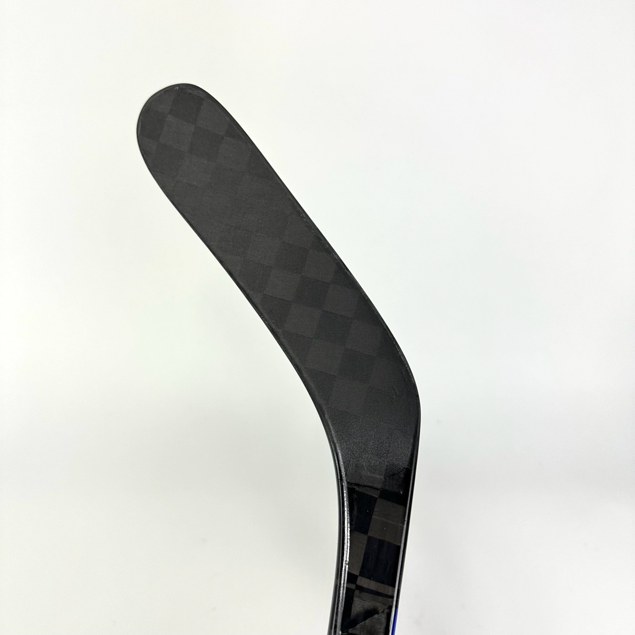 New Left Blue Bauer Nexus Sync | 82 Flex Montour Pro Curve Grip | Schenn | K476