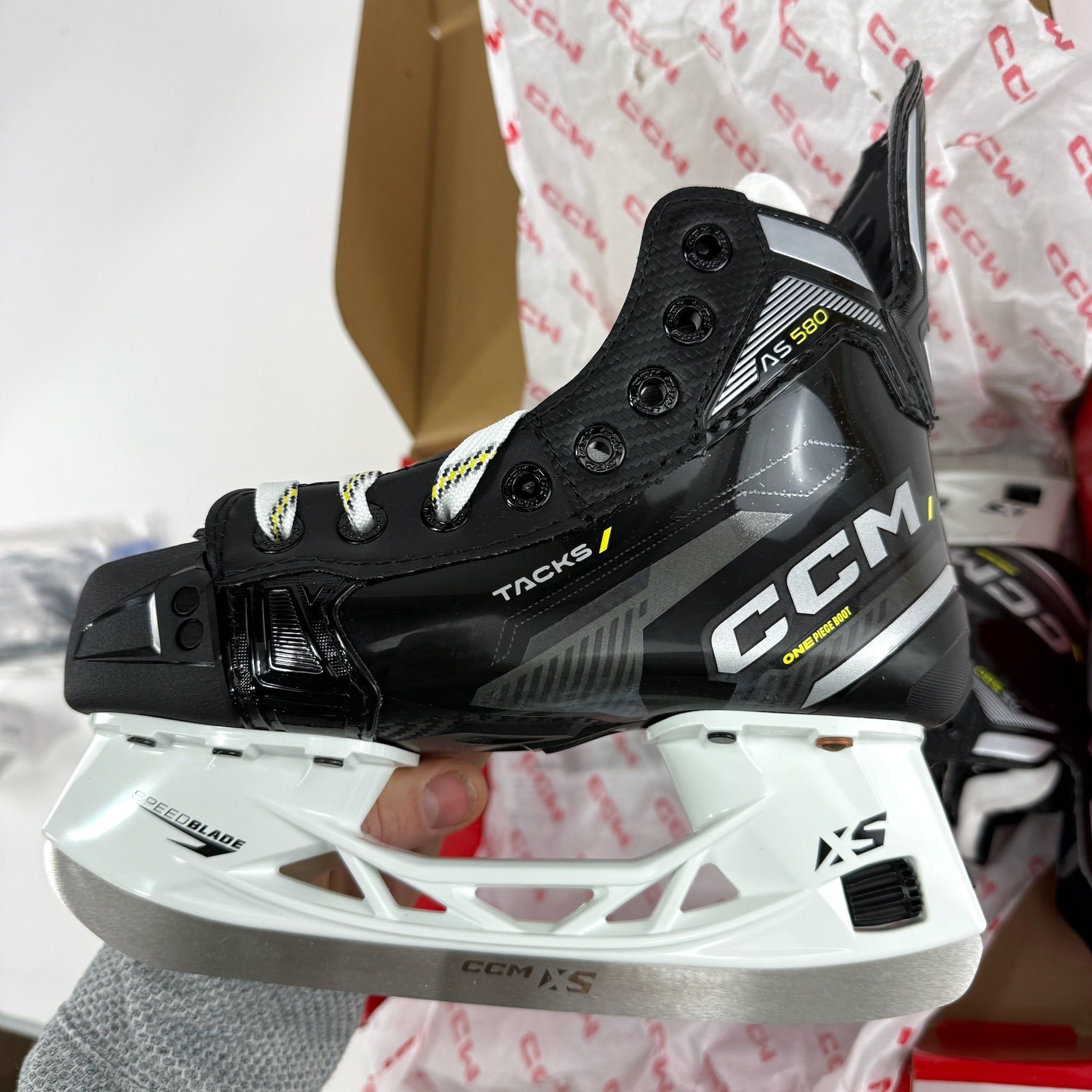 New CCM Tacks AS580 Skates | Jr 13.5-1.5 R | J725 - Top Flight Hockey