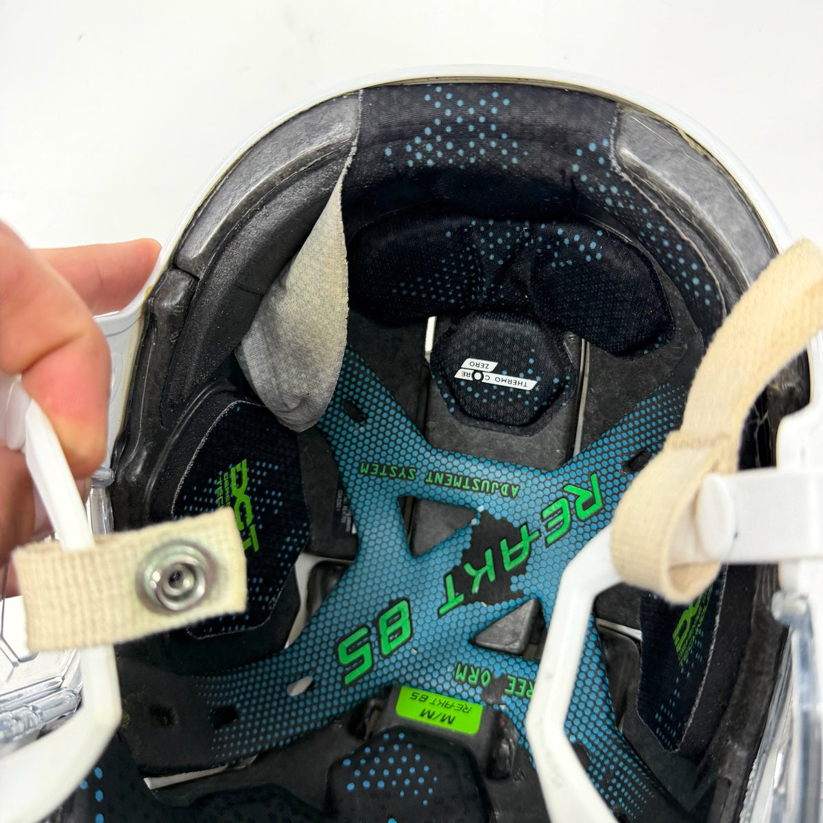 Used White Bauer Re-akt 85 Helmet | Medium | AB172 - Top Flight Hockey
