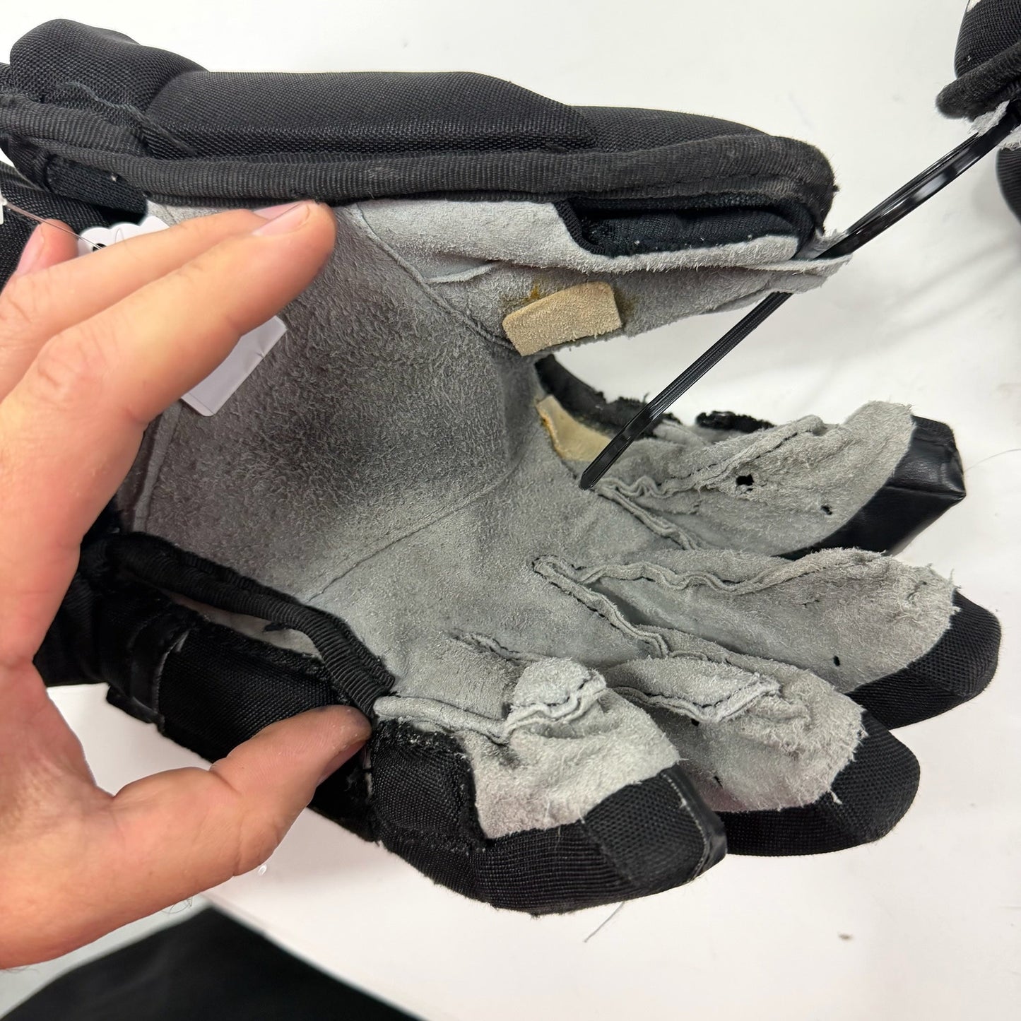 Used Black Reebok 11k Pro Gloves | 14" | AB508