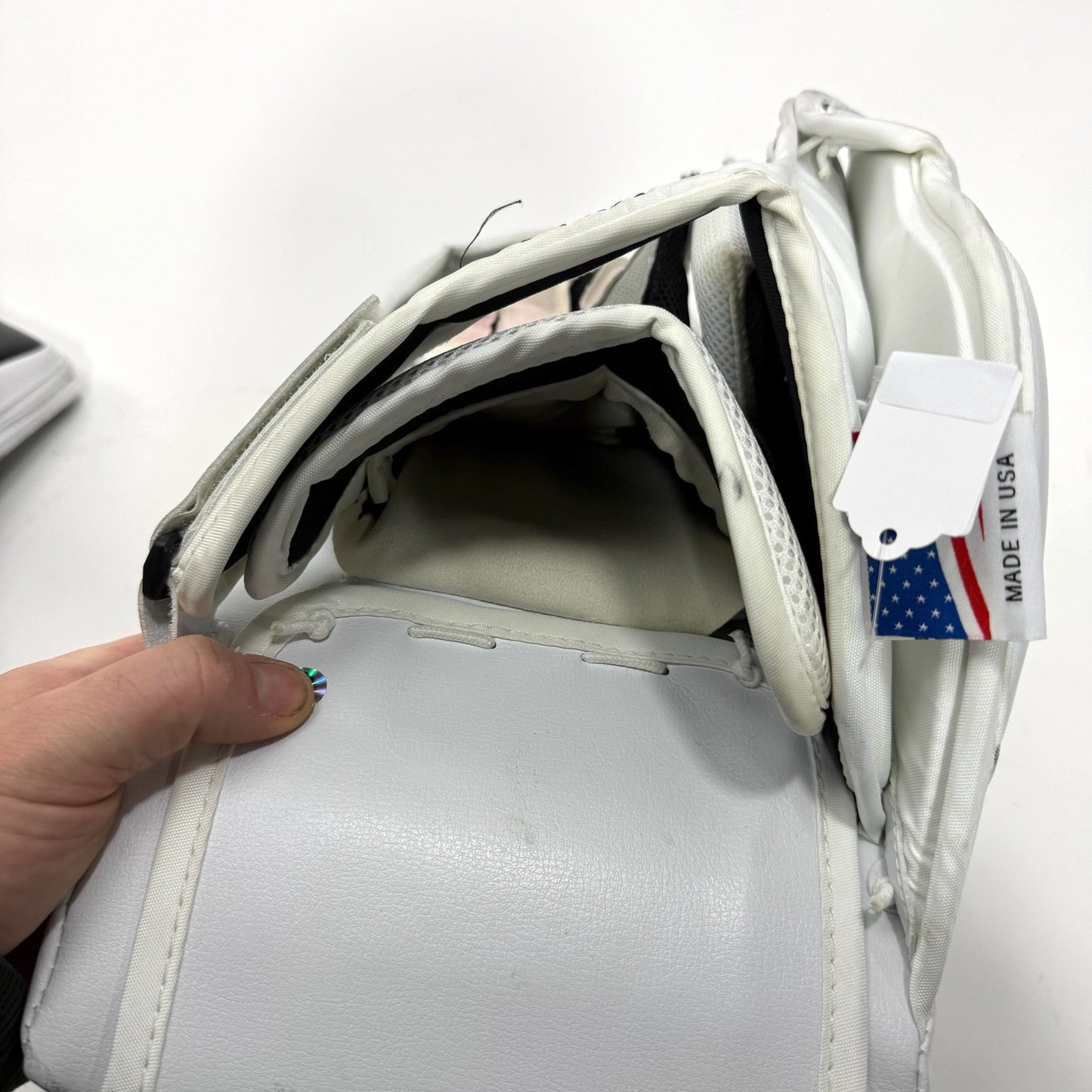 Used Chicago Blackhawks Regular Vaughn V10 Goalie Blocker | Petr Mrázek | BH396