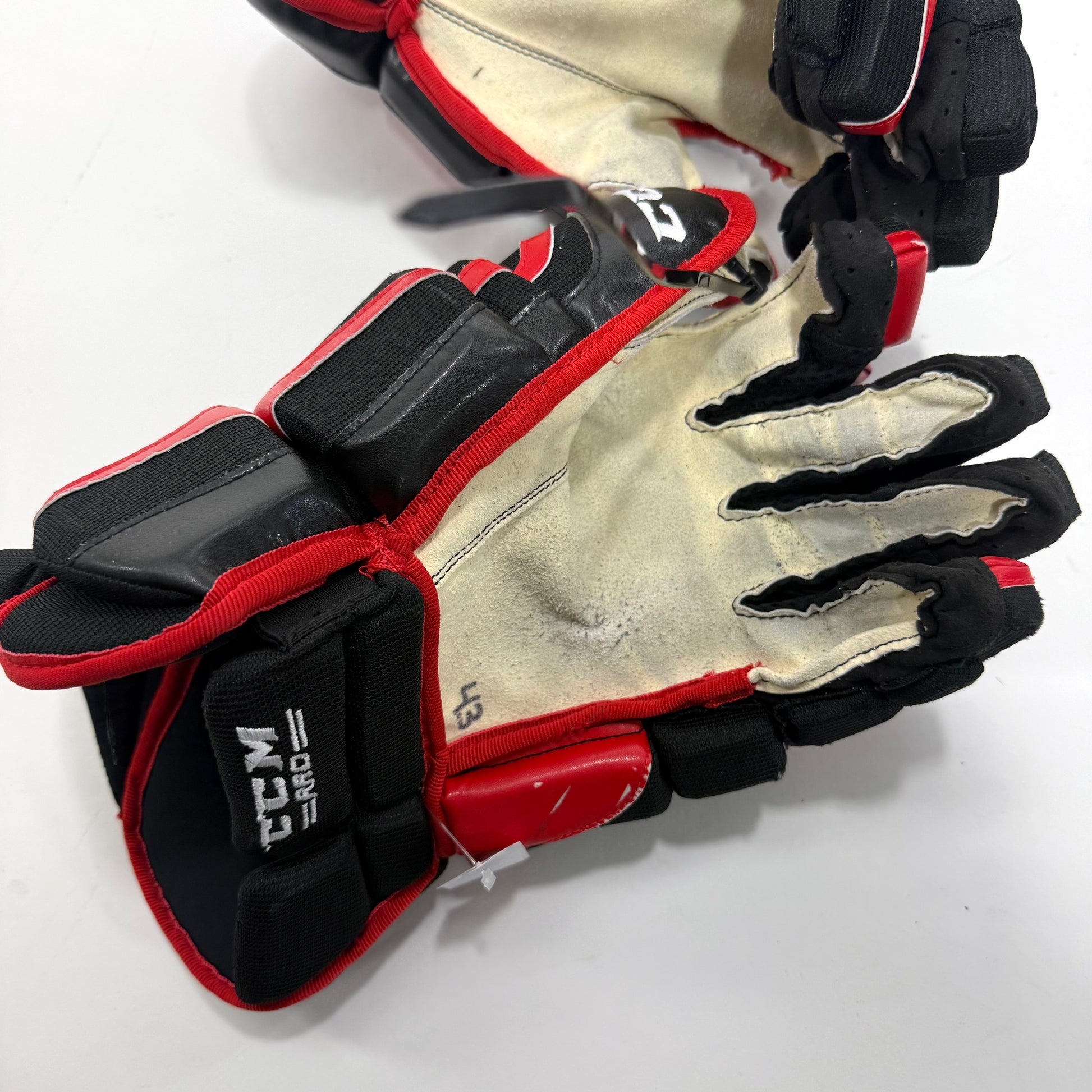 RARE Seth Jones Game Used and Signed Chicago Blackhawks CCM HGCL Gloves | 15" | BH275 - Top Flight Hockey