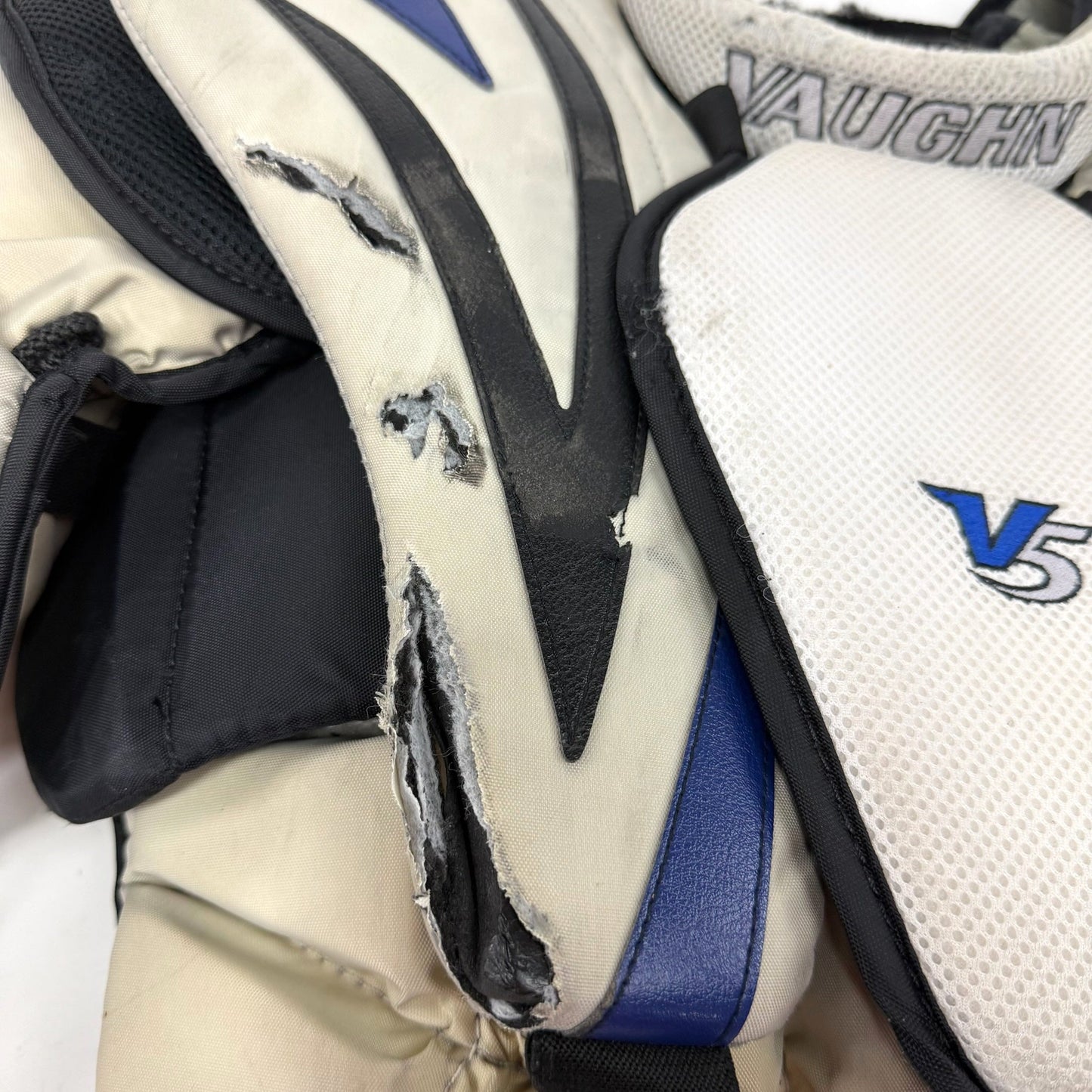 Used Vaughn V5 Goalie Chest Protector | Jr Large | AB483