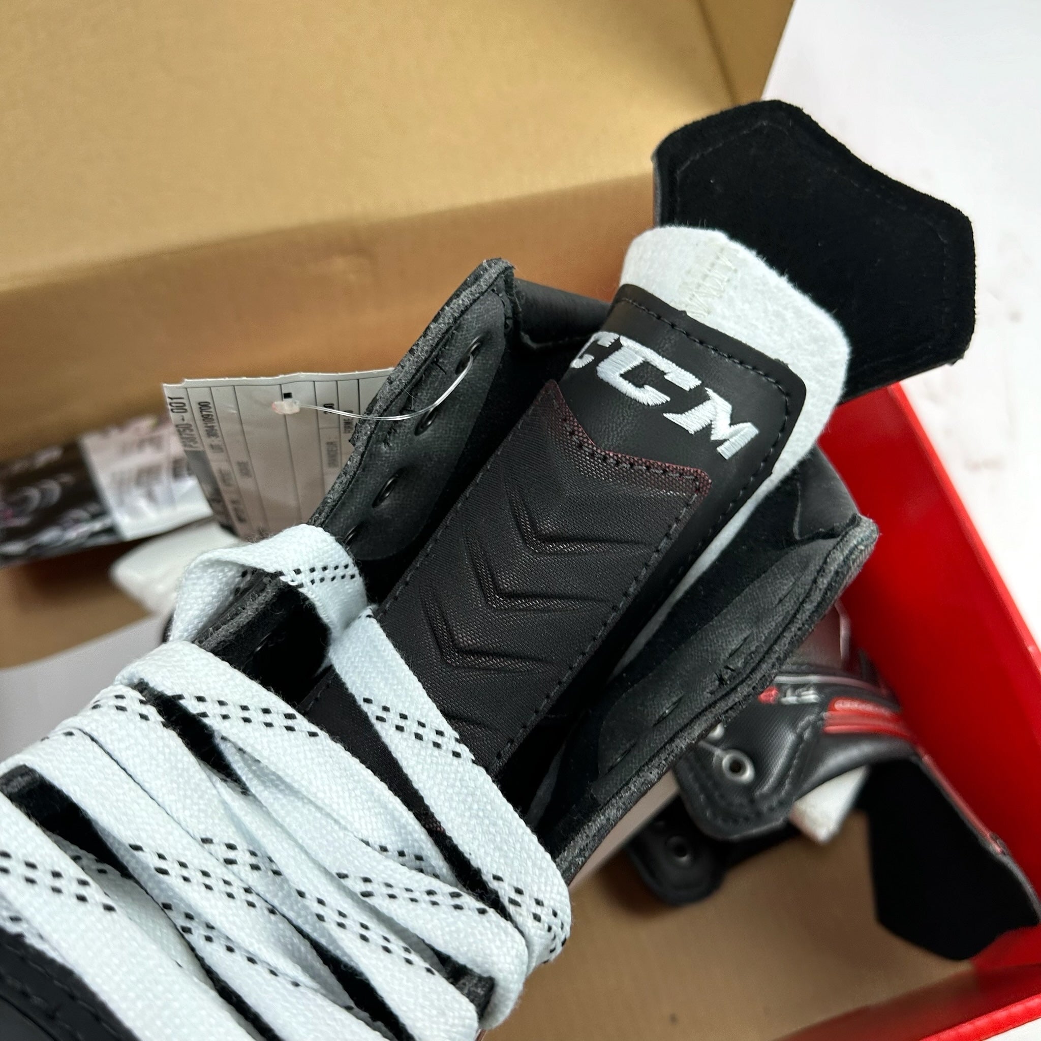 New CCM Jetspeed FT2 Skates | Size 8 D | M324