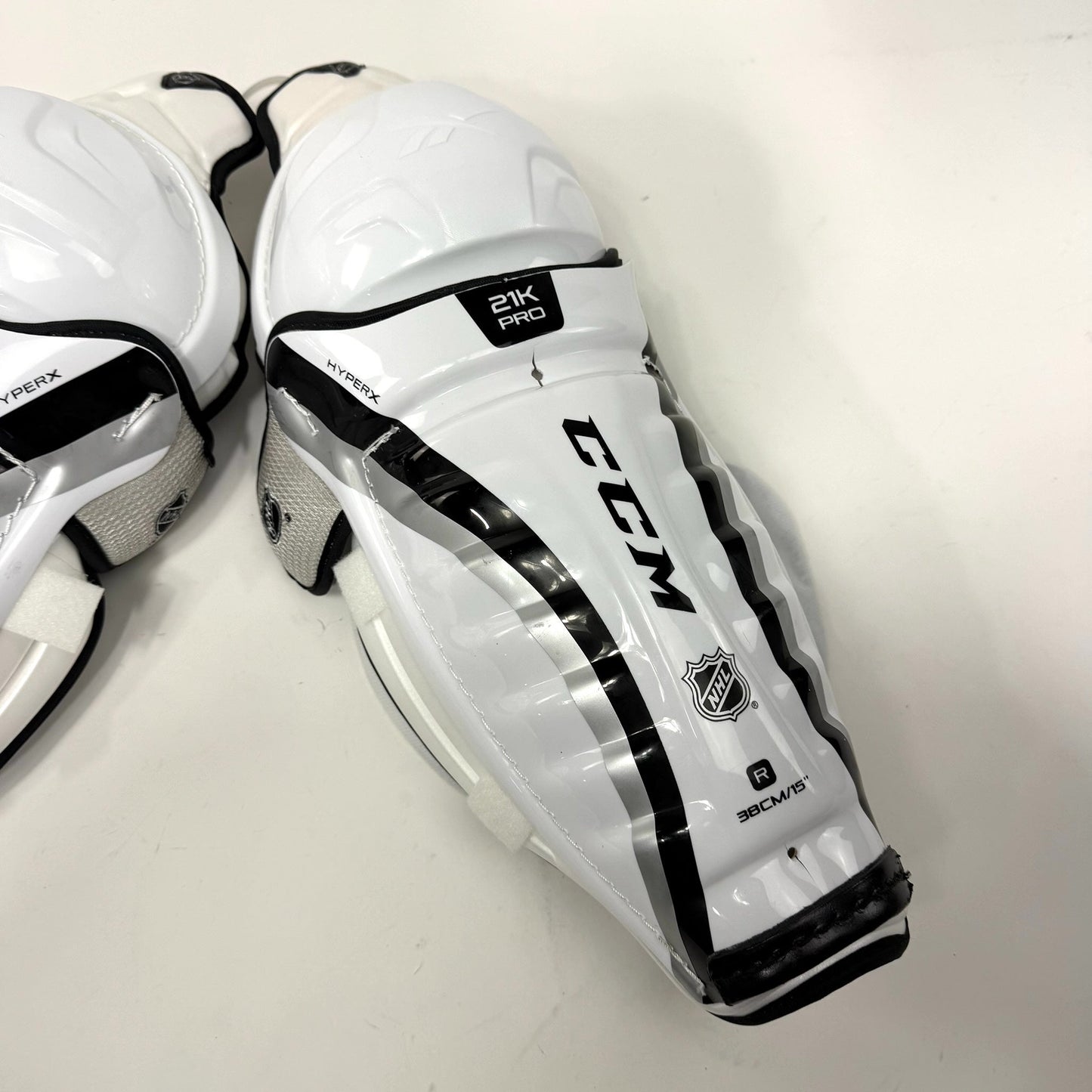 New Damaged Reebok 21K Pro Shin Guards | 15" | AB844