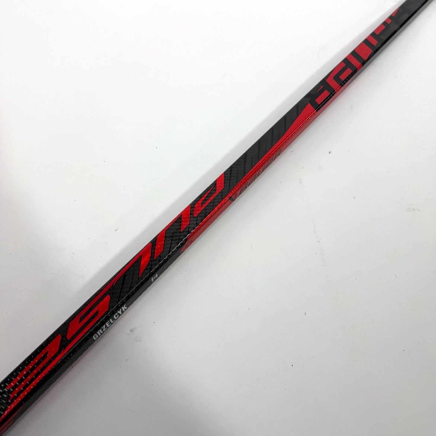 Used Left Red Bauer Pulse | 87 Flex P28 Curve Grip | Matt Gryzelcyk | BH133