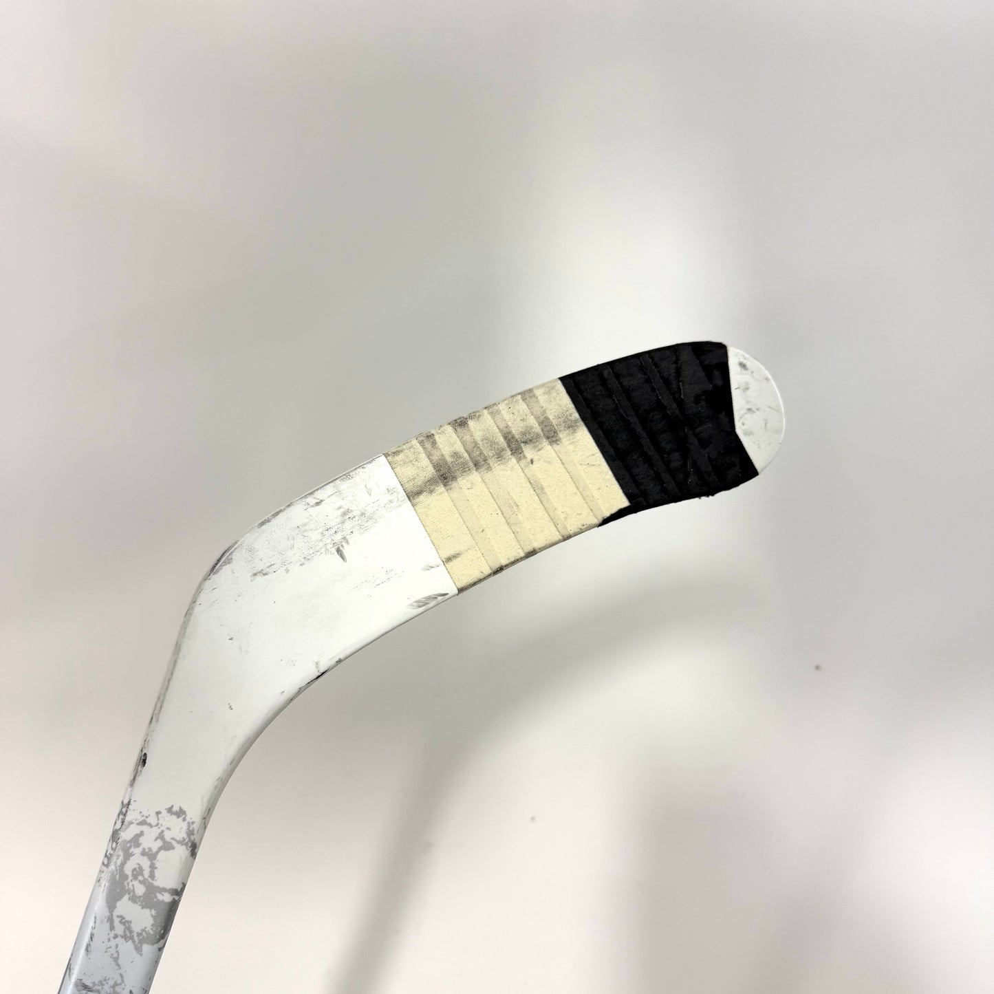 Used Right White CCM Trigger 9 Pro | 80 Flex P92M Curve Grip | AB956