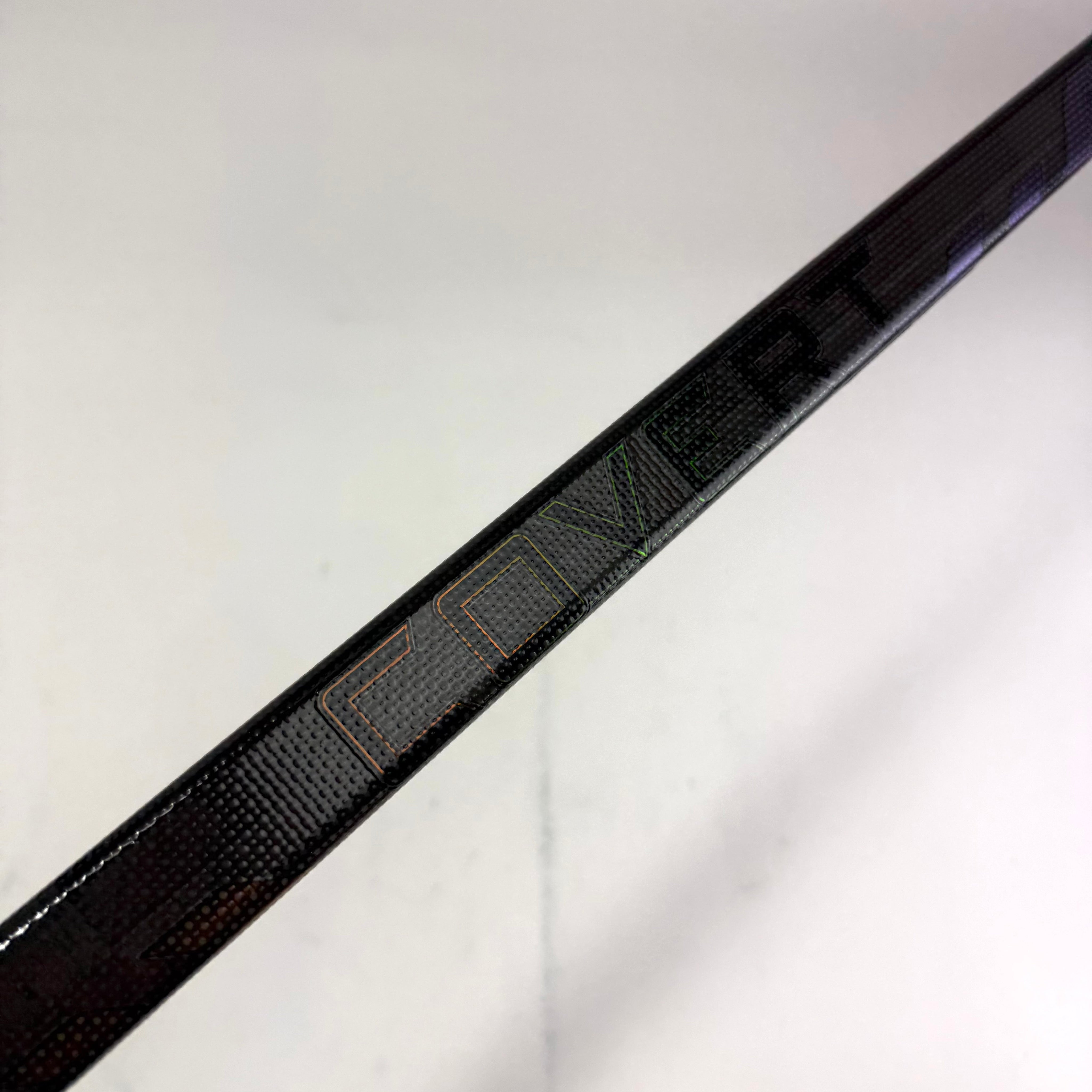 New Right Warrior Covert QR6 Pro | 75 Flex P28 Curve Grip | J462 - Top Flight Hockey