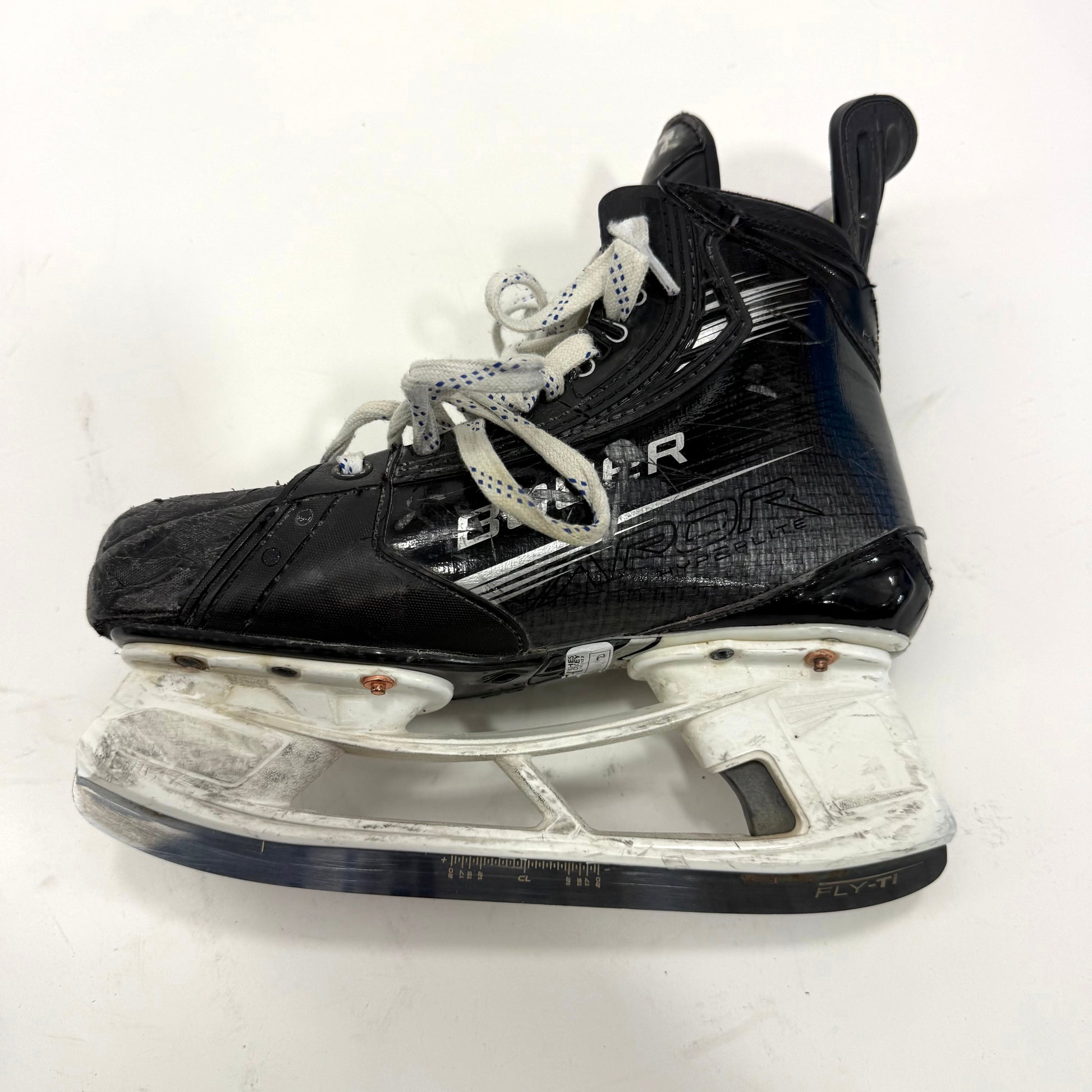 Used Black Bauer Vapor Hyperlite 2 Skates | Size 4.5 D | BH489 - Top Flight Hockey