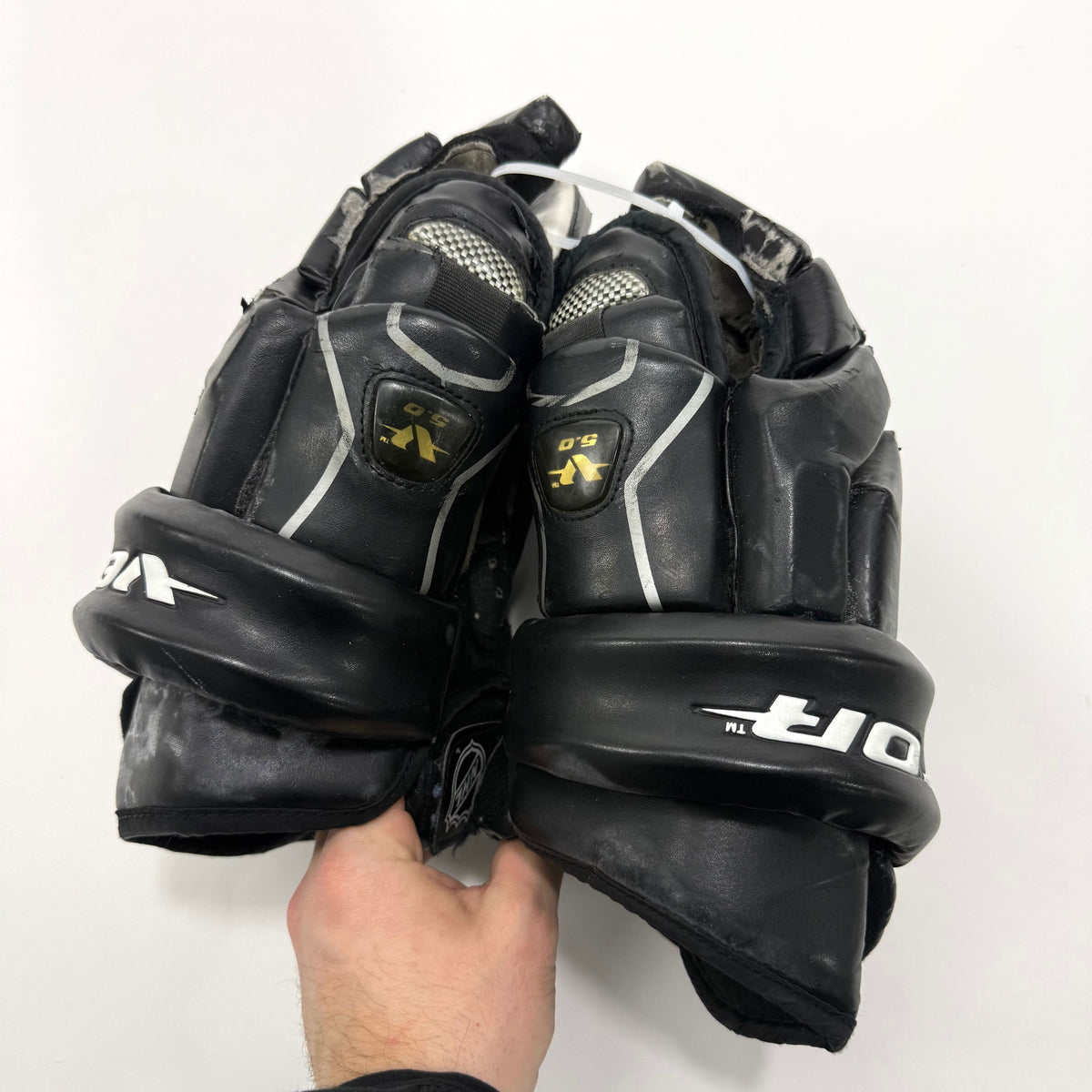 Used Black and White CCM Vector V5.0 Gloves | 14" | #A76 - Top Flight Hockey