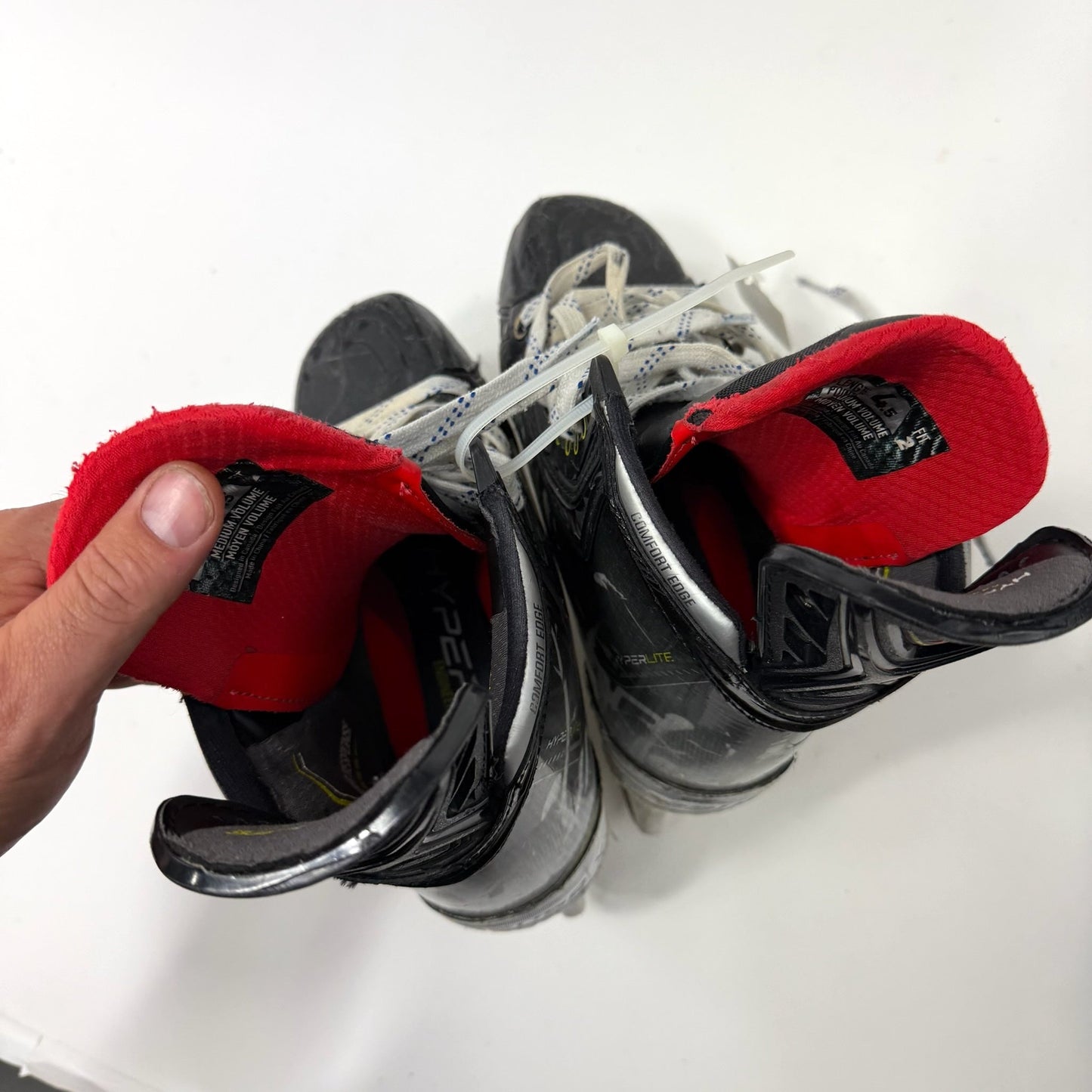 Used Bauer Vapor Hyperlite Skates | Size 4.5 Fit 2 | J137