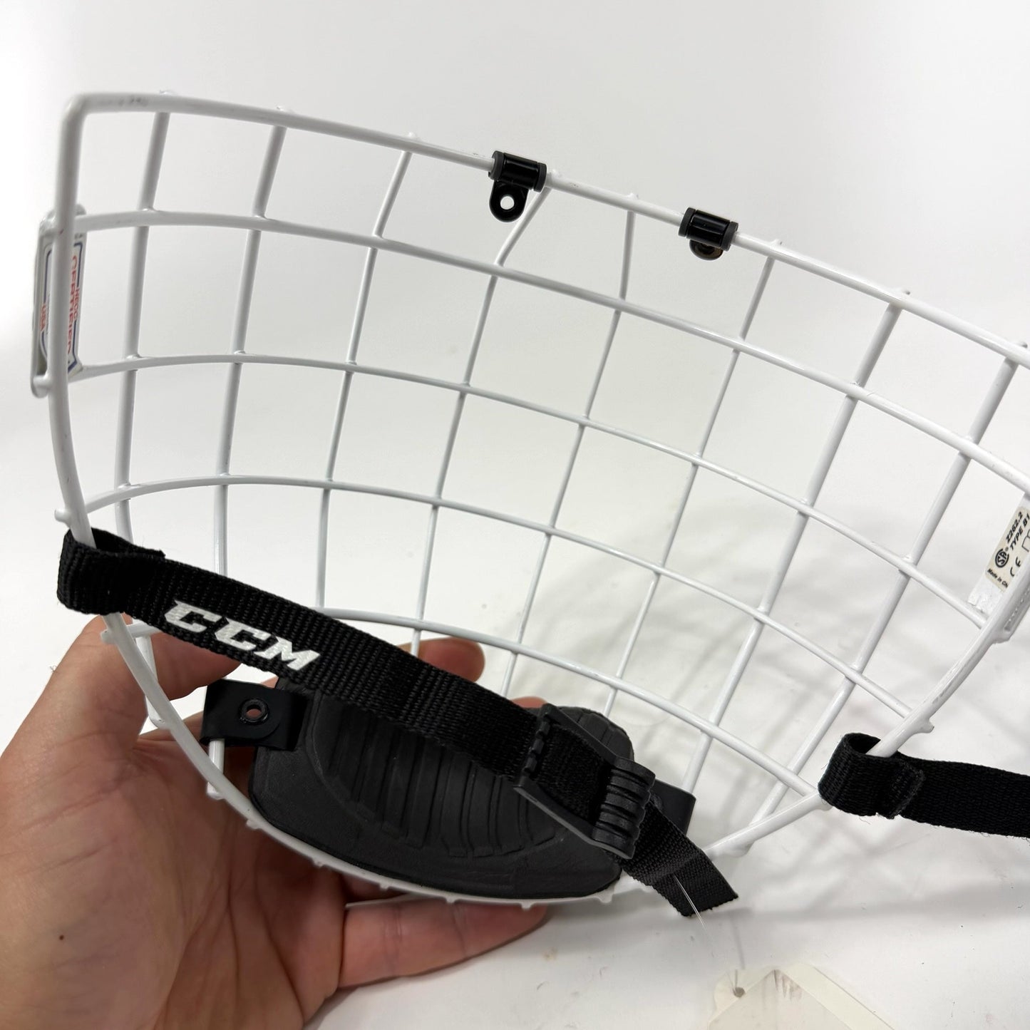 Used White CCM FM680 Cage | Senior Medium | R258