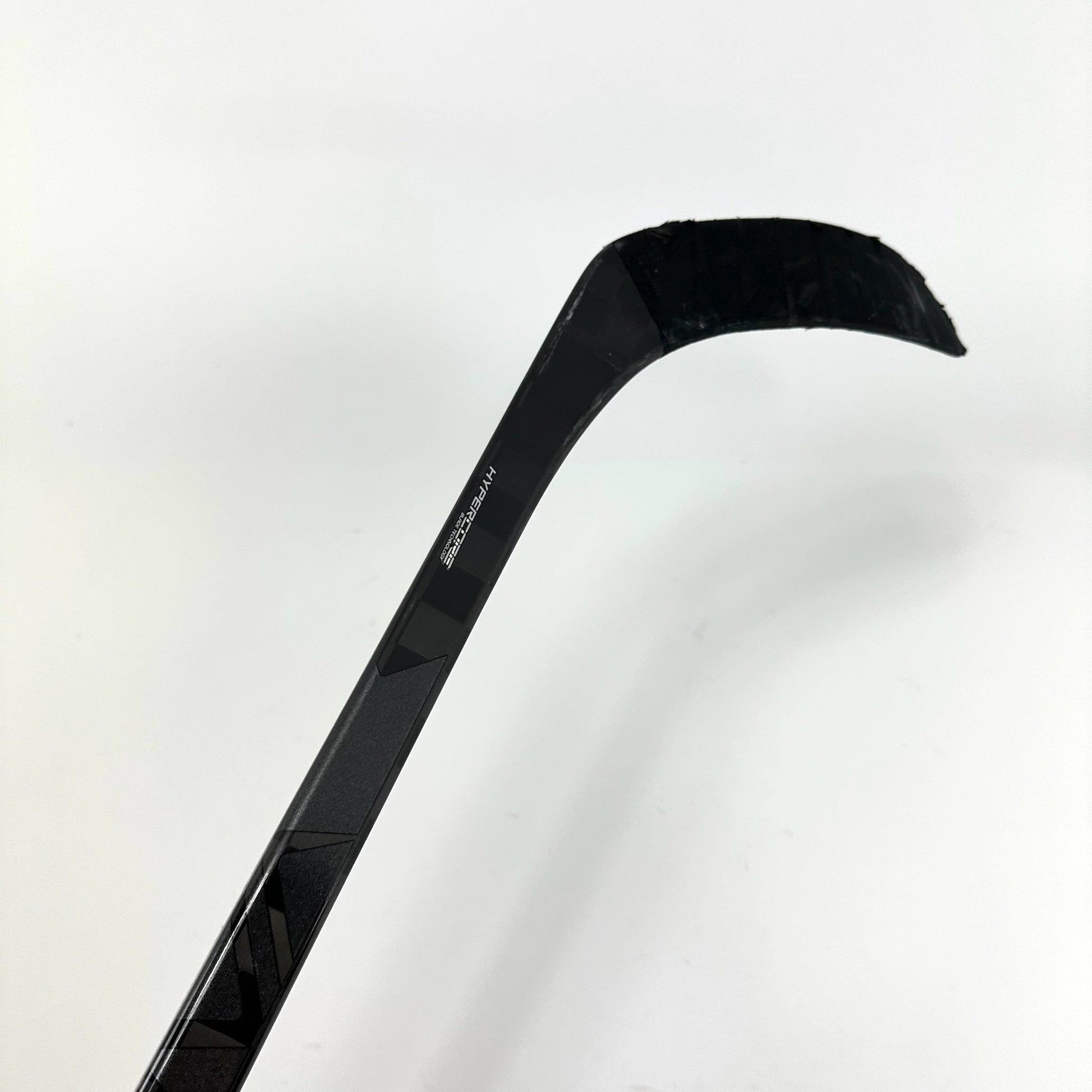 Used Left Bauer Vapor Hyperlite Silver | 77 Flex P28 Curve Grip | Smith | K212 - Top Flight Hockey