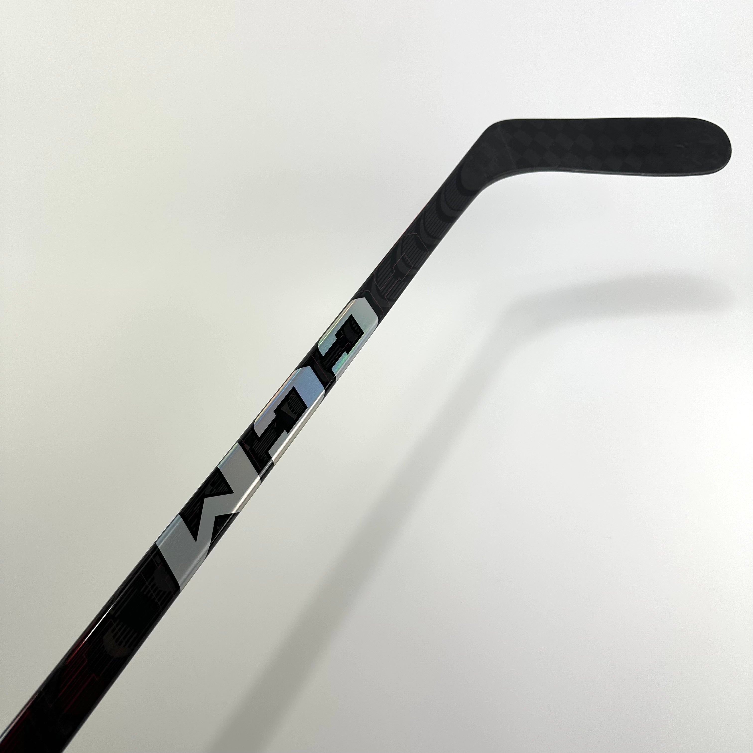 New Right CCM Jetspeed FT5 | 75 Flex P28M Curve Grip | Addison | C134