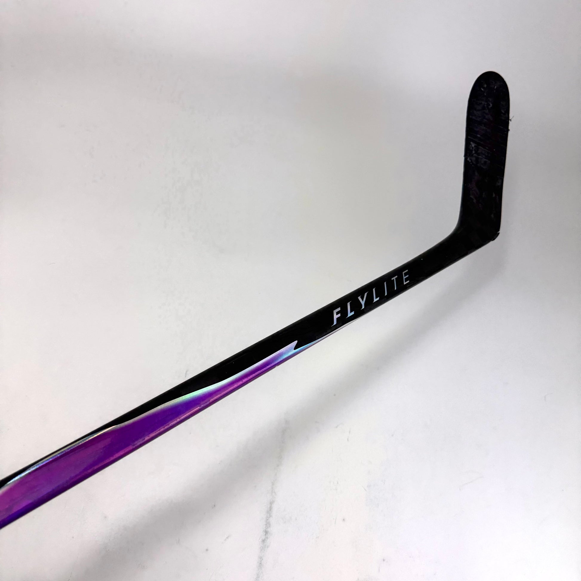 Used Left Purple Vapor Flylite | 82 Flex P28M Curve Grip | J460 - Top Flight Hockey