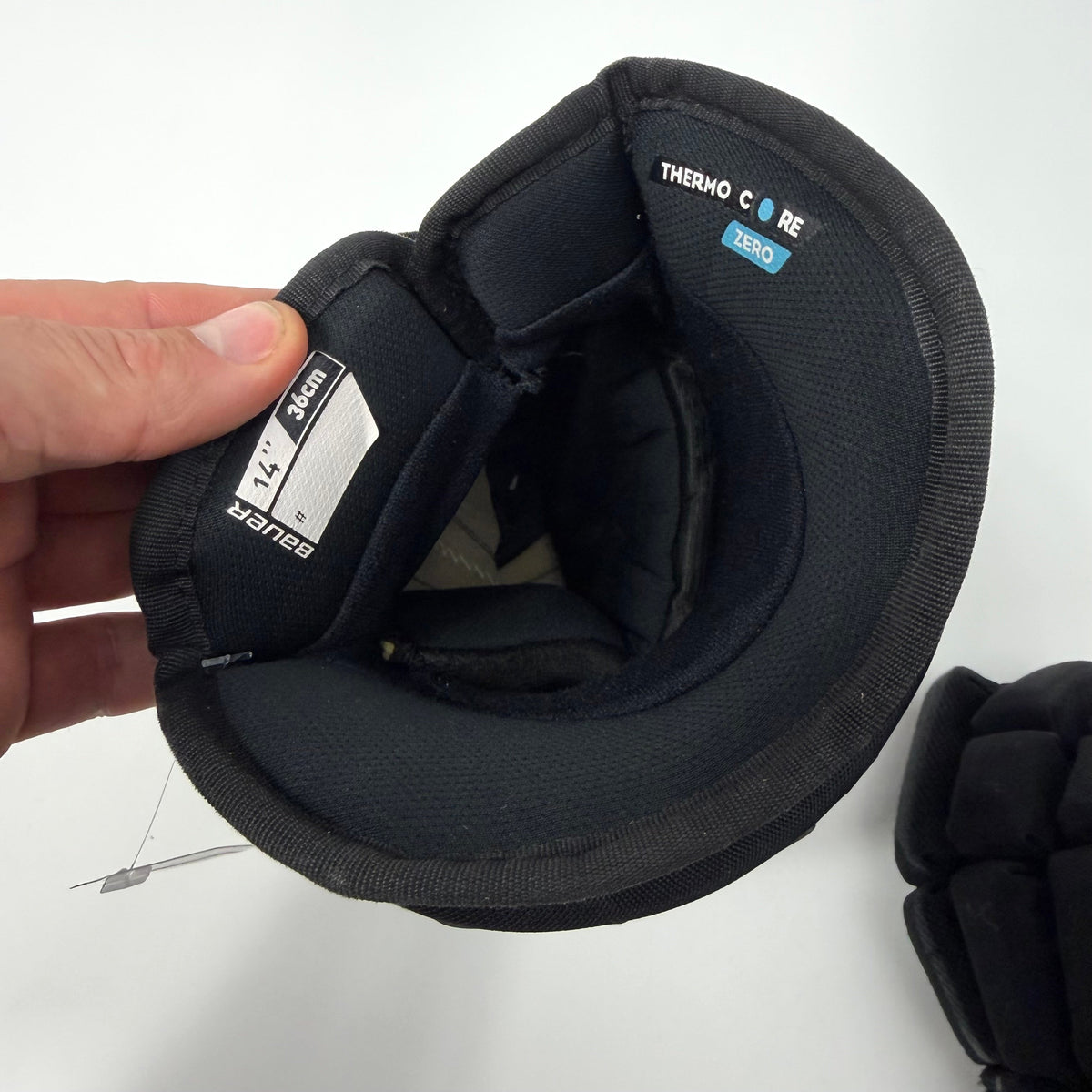 Used Black Bauer Supreme Mach Gloves | 14" | AB779