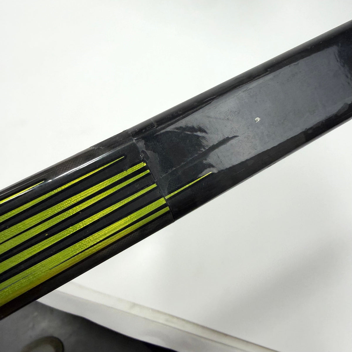 Repaired Left Bauer Vapor Hyperlite 2 | 77 Flex P28 Curve Grip | E680 - Top Flight Hockey