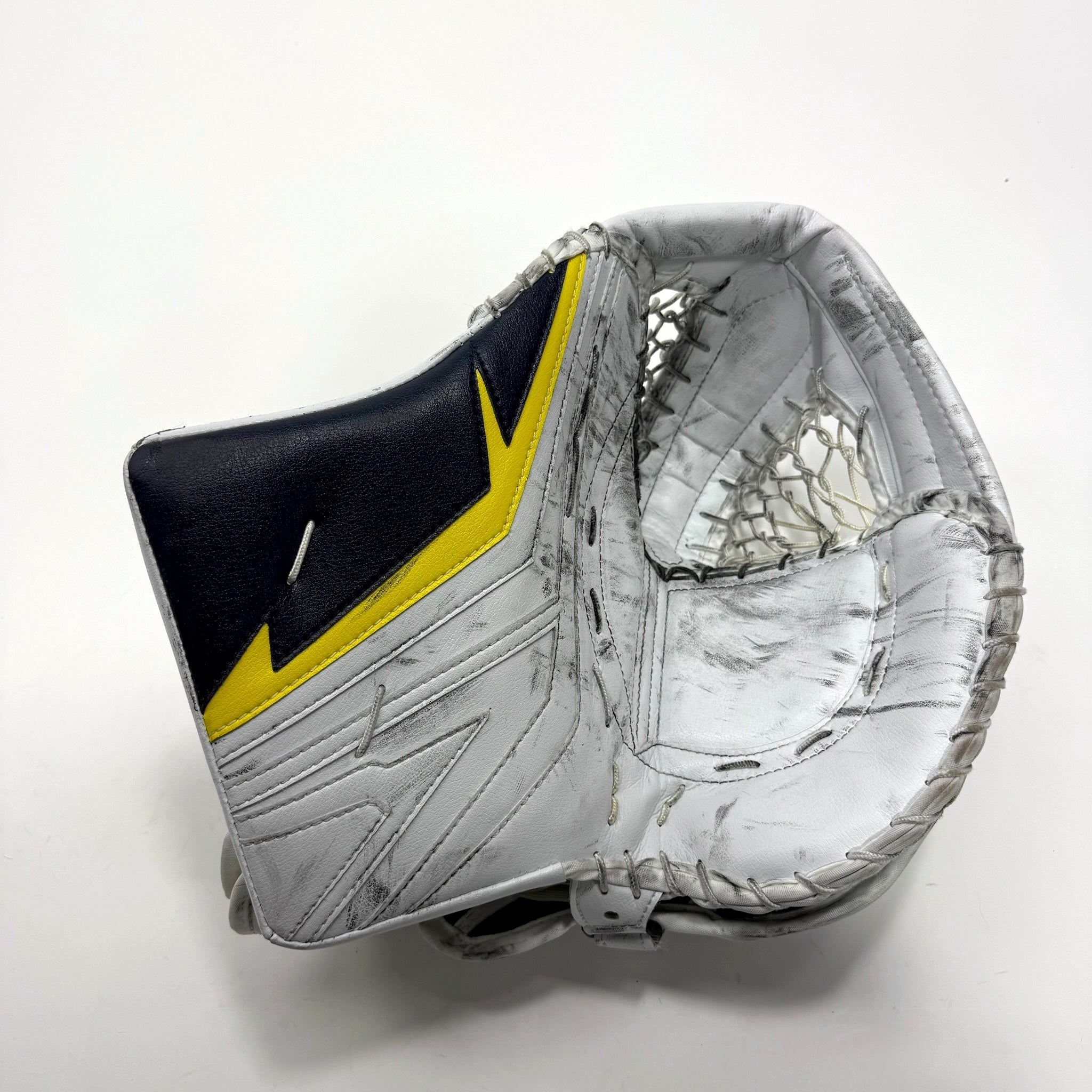 Used Team Sweden Regular Vaughn SLR4 Goalie Glove | Arvid Soderblom | BH397 - Top Flight Hockey