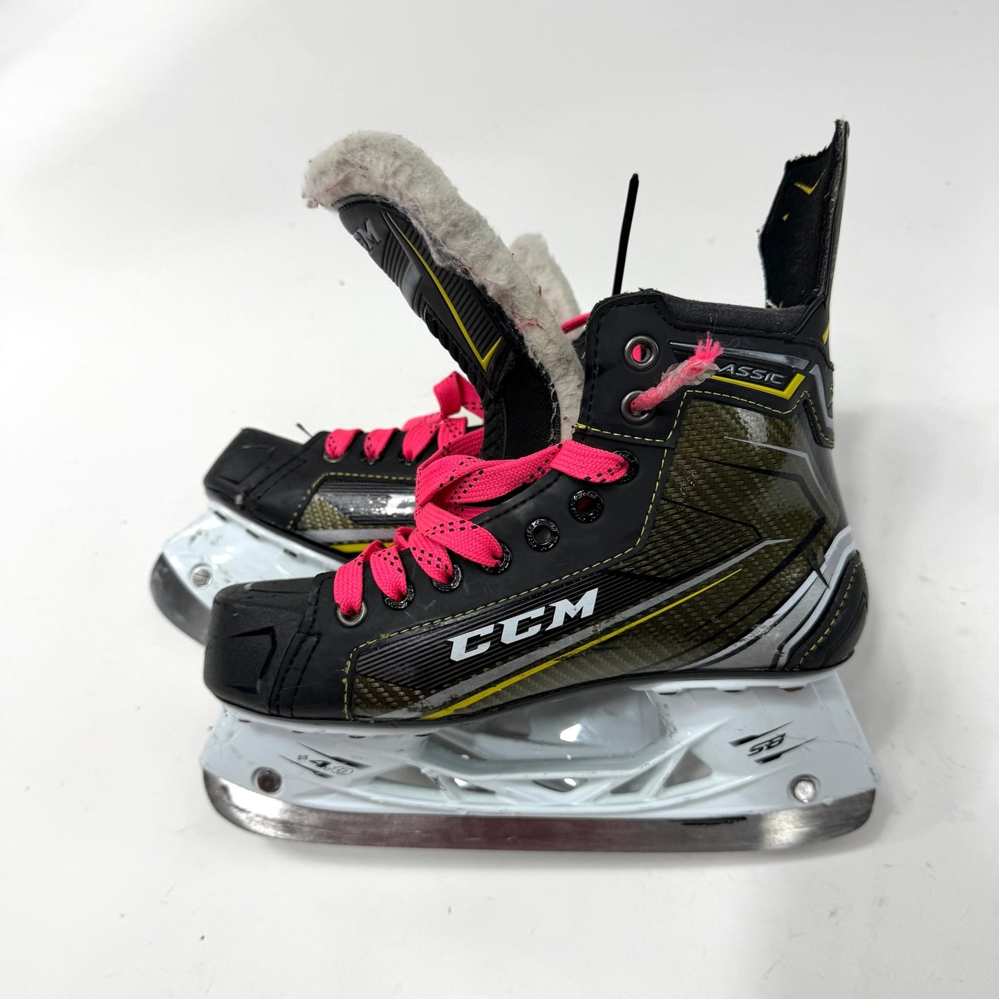 Used CCM Tacks Classic Skates | Size 5 D | AB500