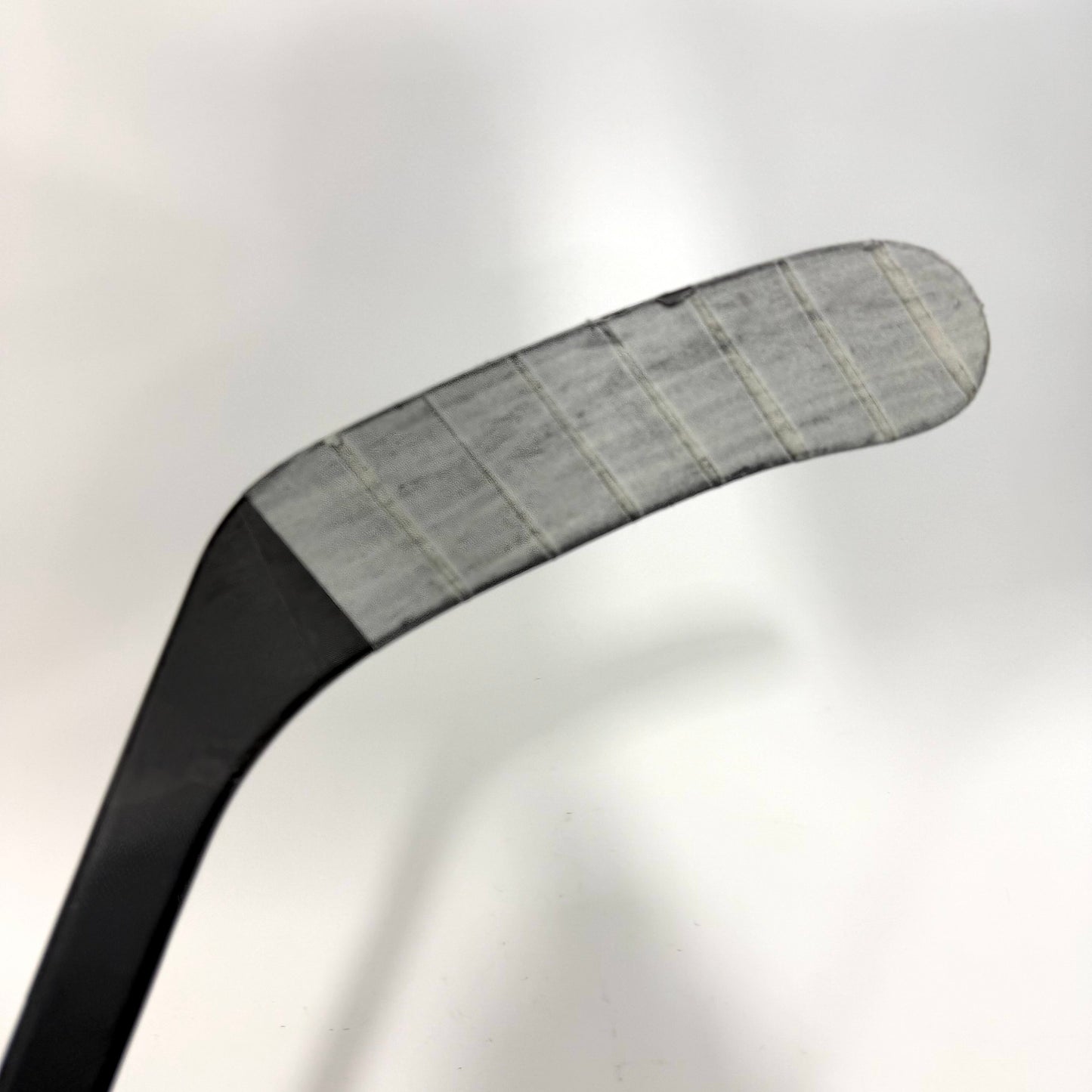 Used Right CCM Black CCM Jetspeed FT8 Pro | 95 Flex P92M Curve Grip | AB948