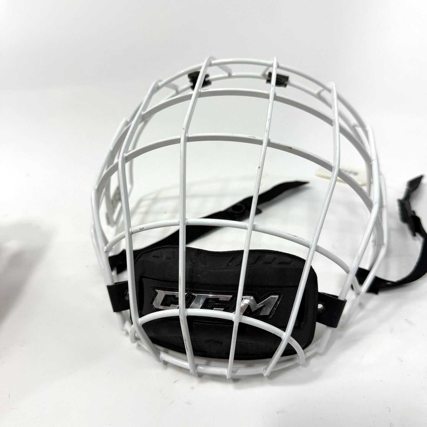 Used White CCM FM680 Cage | Senior Medium | R258