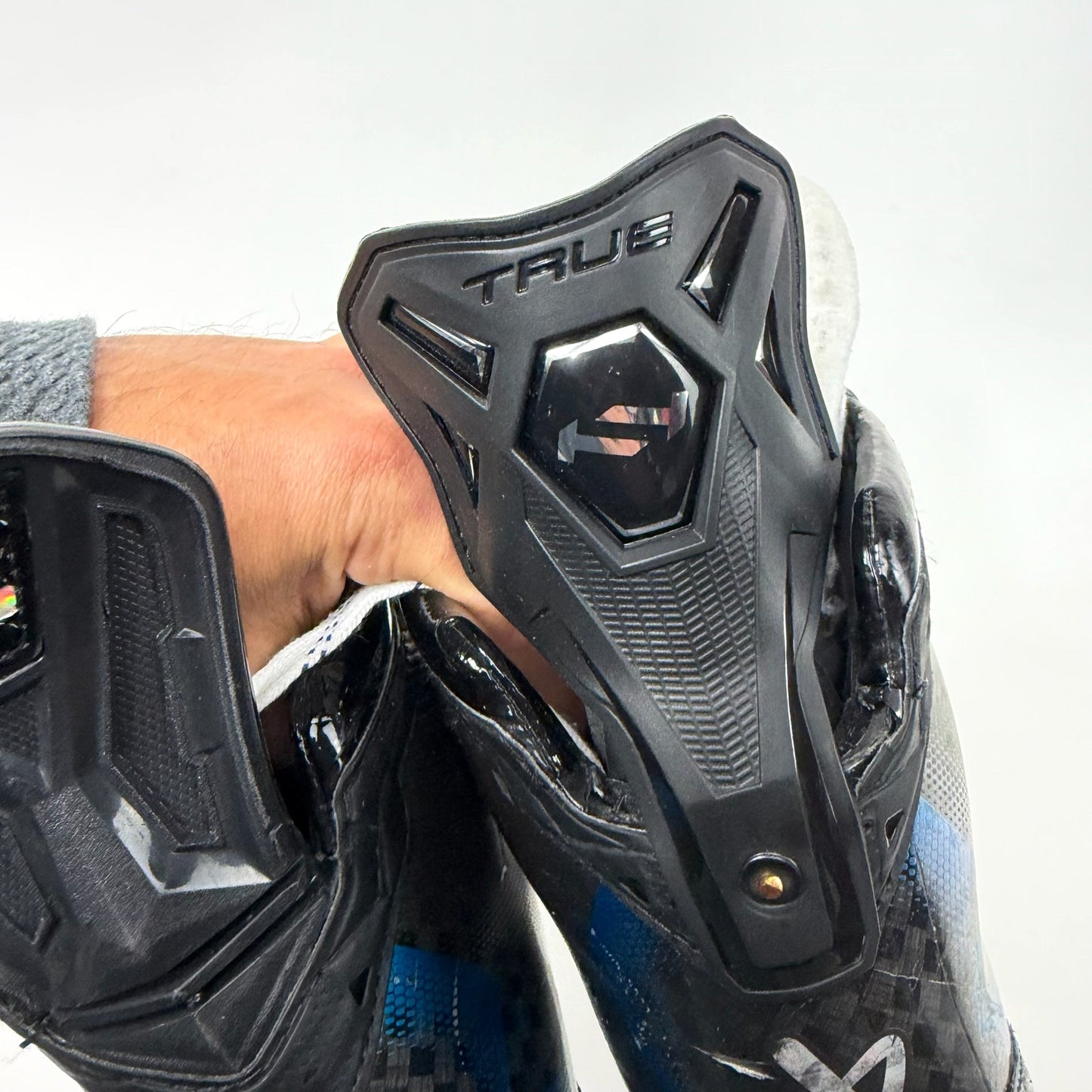 Used Blue Bauer Supreme Shadow Skates | 8.5 Fit 1 | J123