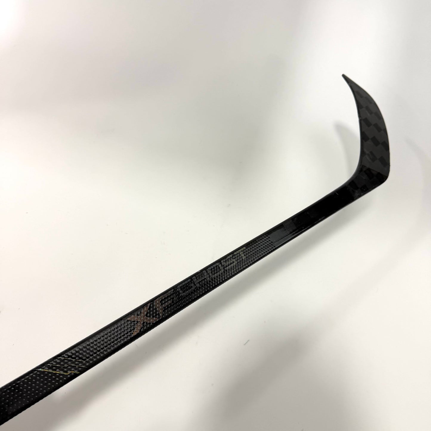Used Right CCM Tacks XF Ghost | 75 Flex P28M Curve Grip | AB910