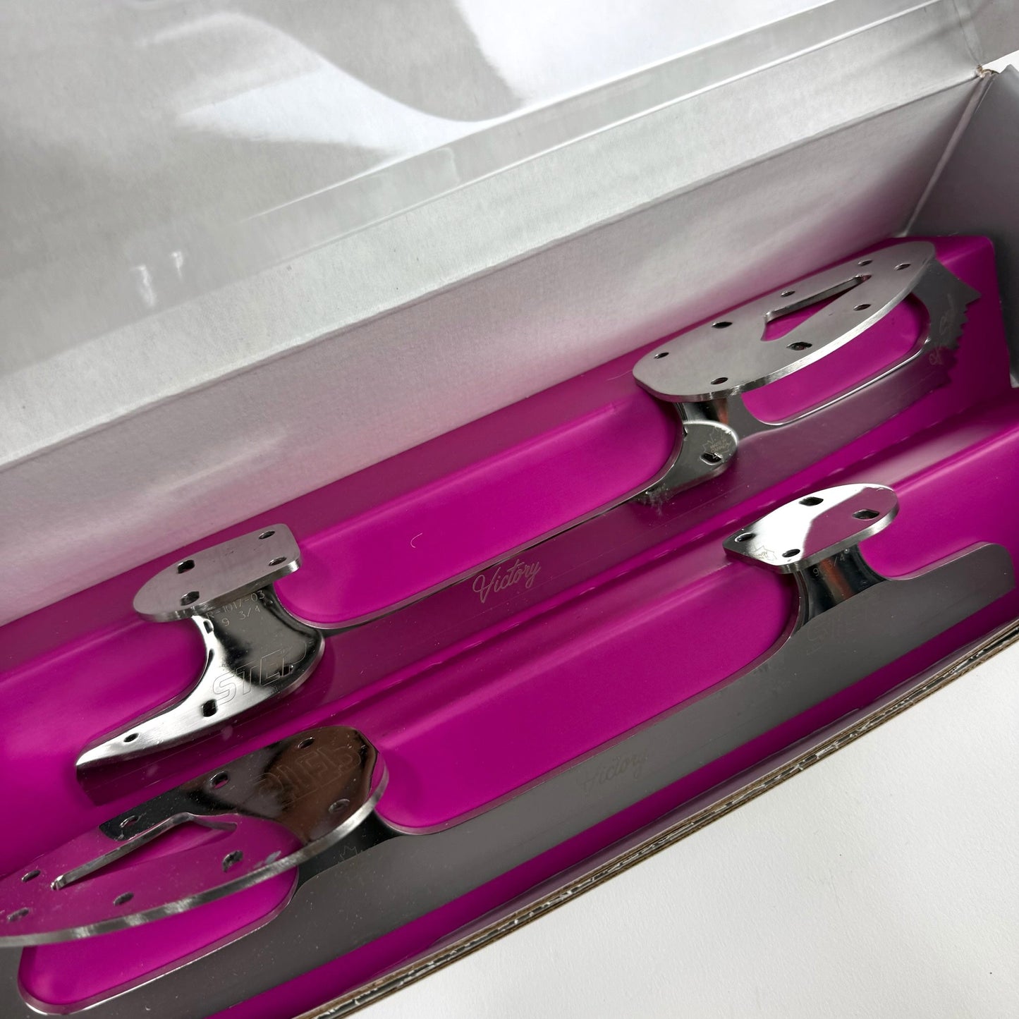 Brand New Figure Skate Step Steel Holders - Victory / S14SS / 9 3/4 - SKU#E336 - Top Flight Hockey