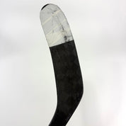 Used Left Red Bauer Flylite | 77 Flex P28M Curve Grip | A469 - Top Flight Hockey