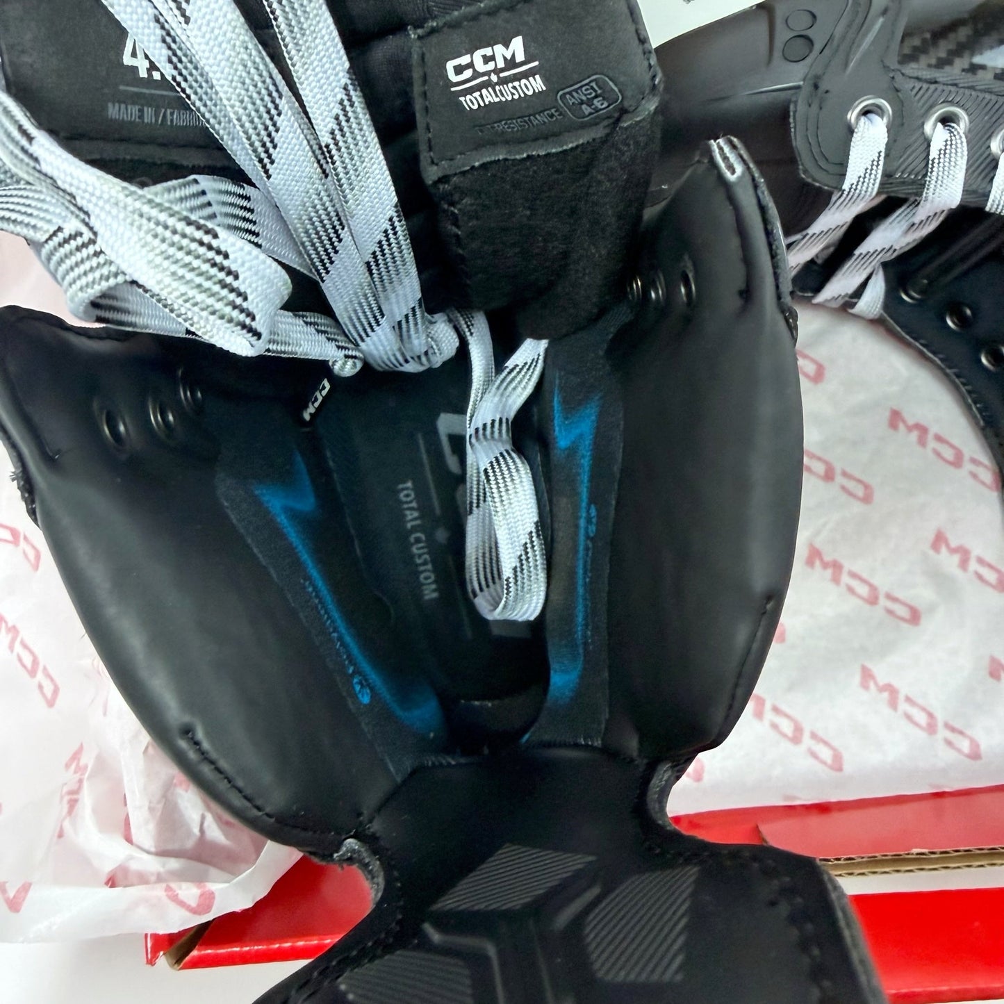 Brand New Total Custom CCM Jetspeed FT8 Pro Skates - Size 4.5 - Regular