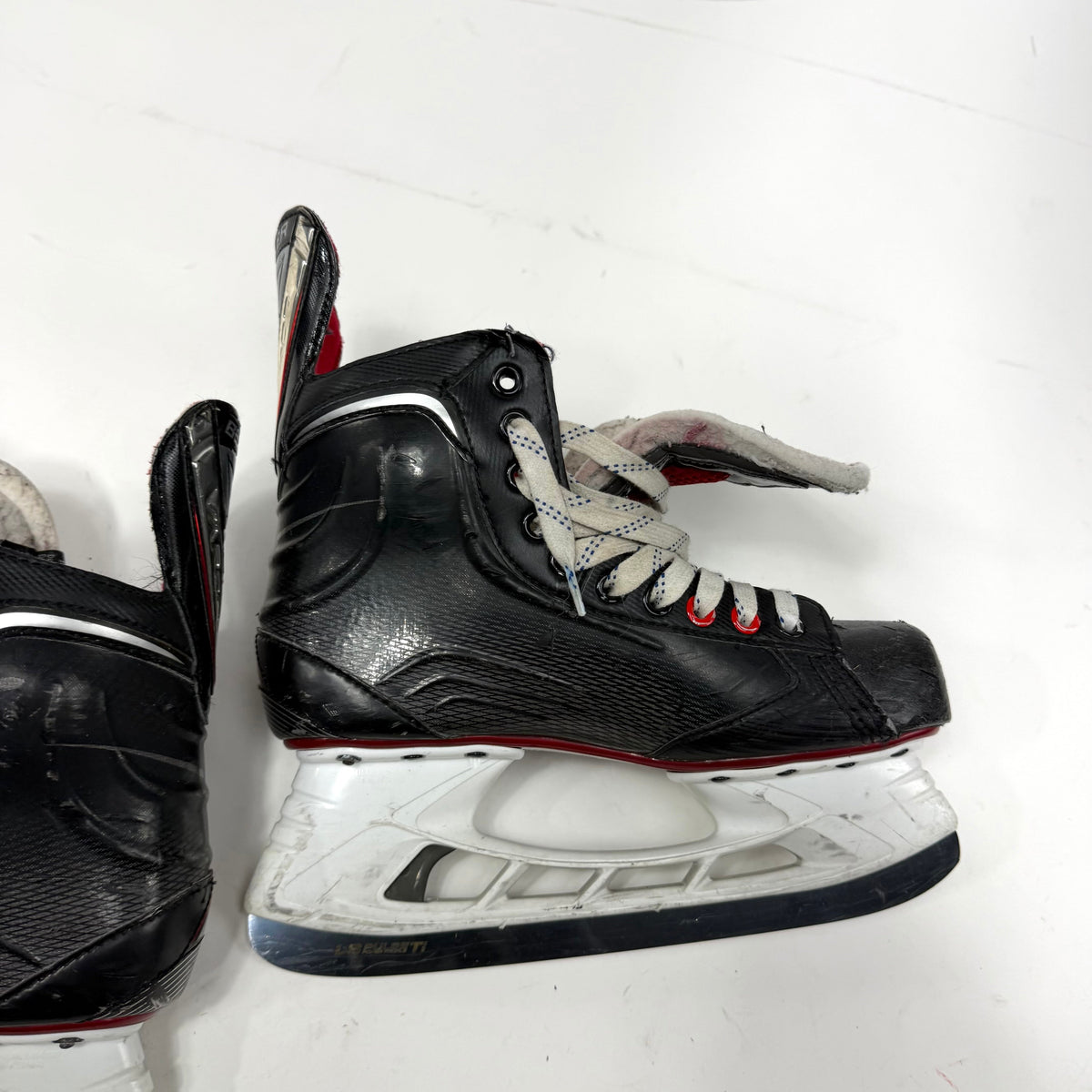 Used Bauer Vapor X500 Skates | Size 7.5 D | AB244