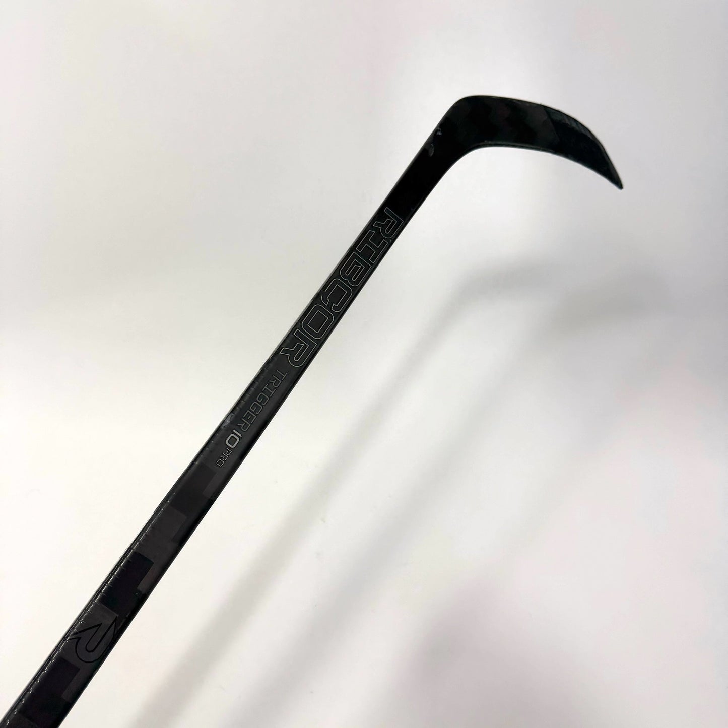 Used Left CCM Ribcor Trigger 10 Pro | 100 Flex P28 Curve Grip | AB988