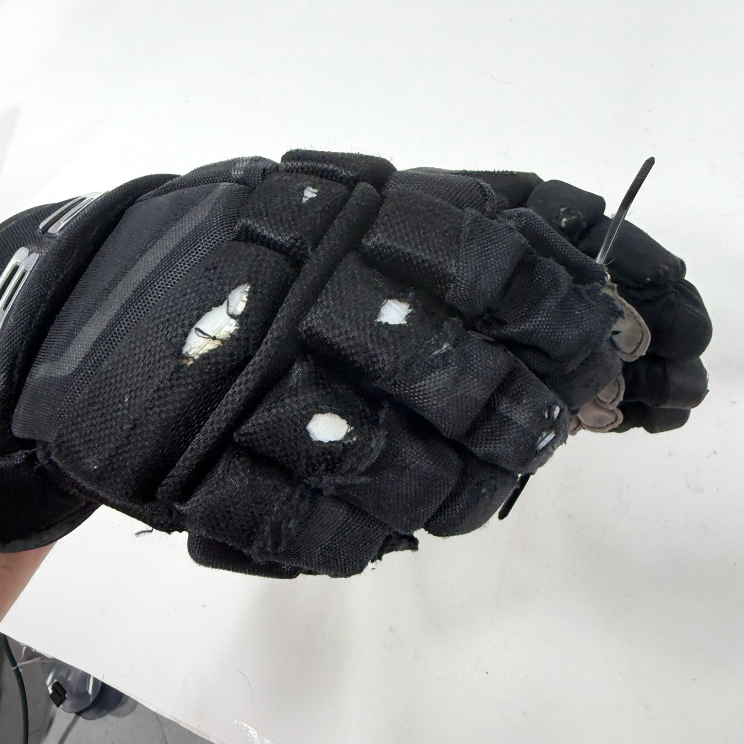 Used Black Bauer Supreme 2S Gloves | 13" | AB518