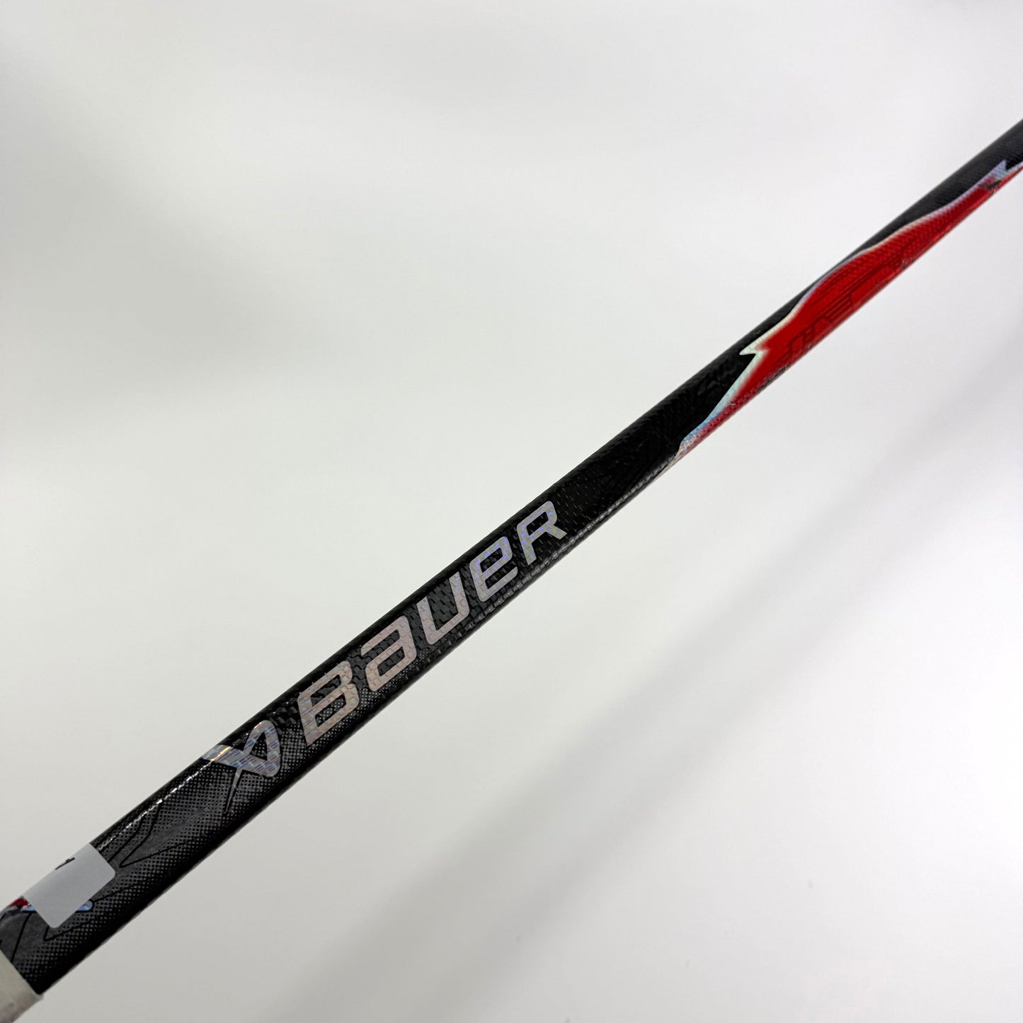 Used Left Red Bauer Flylite | 77 Flex P28M Curve Grip | A469 - Top Flight Hockey