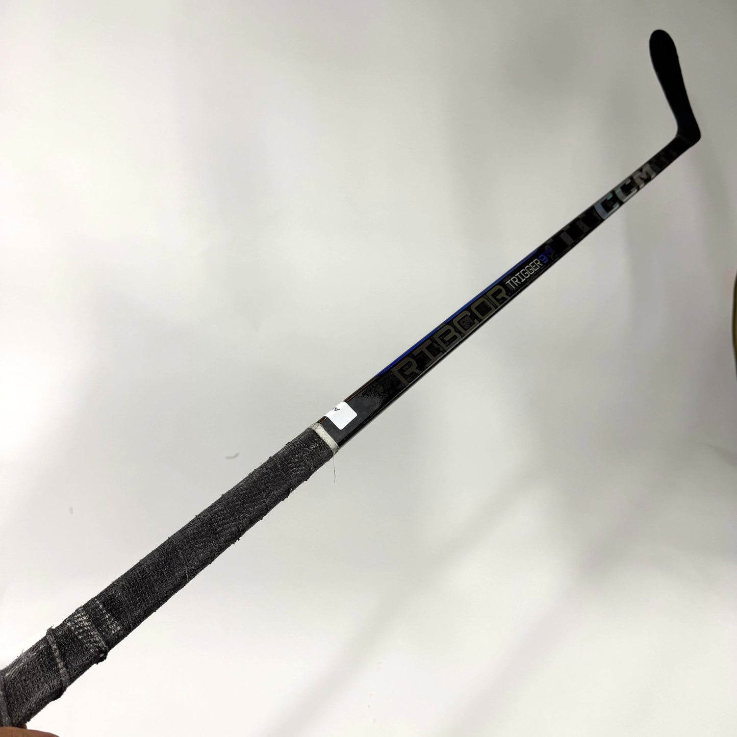 Used Left CCM Ribcor Trigger 9 Pro | 75 Flex P28 Curve Grip | AB735