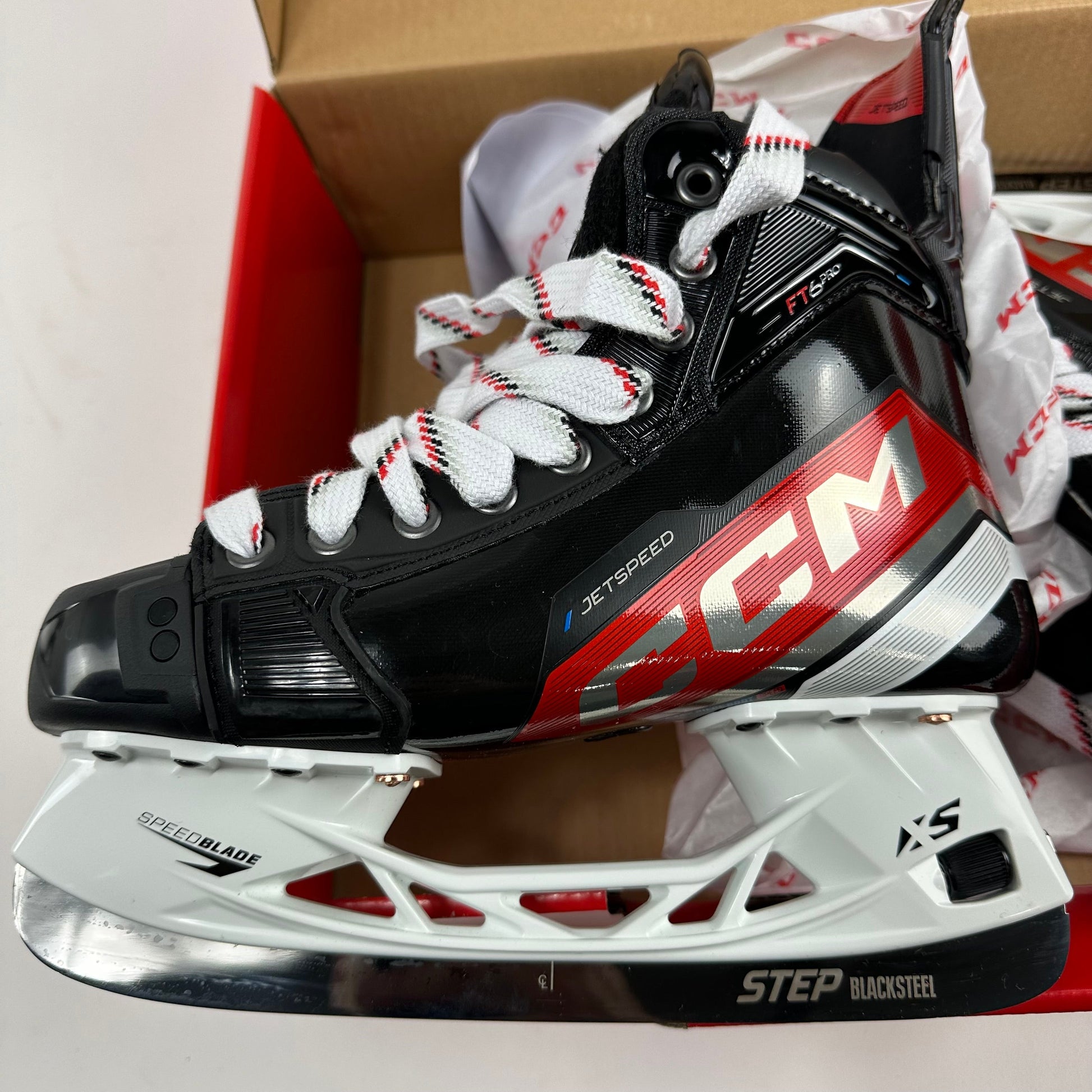 Brand New CCM FT6 Pro Hockey Skates - Size 5 Tapered - #K15 - Top Flight Hockey