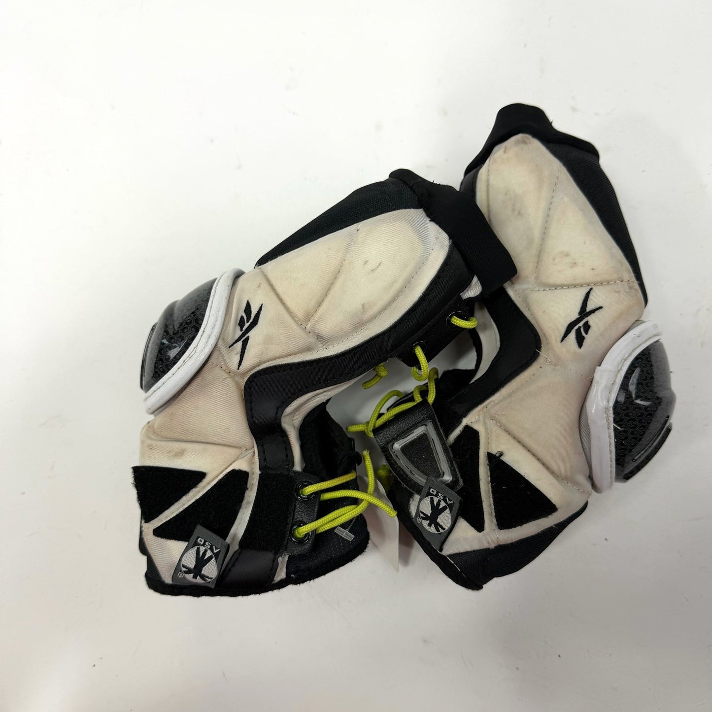 Used Reebok 10k Elbow Pads | Jr Medium | AB470