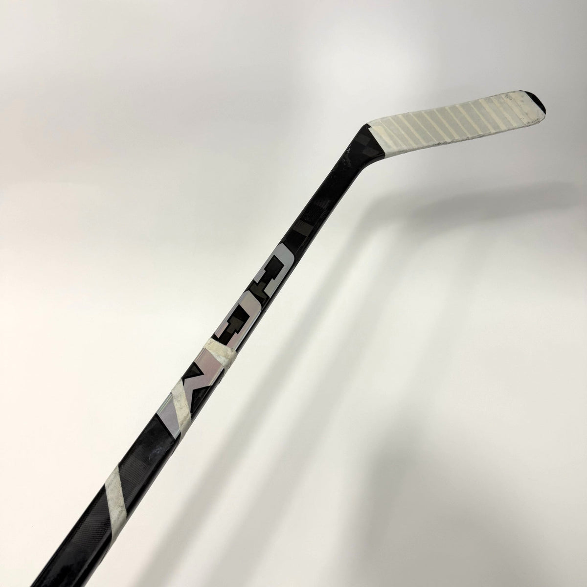 Used Right Black CCM Jetspeed FT8 Pro | 85 Flex P40 Square Toe Curve Grip | AB440