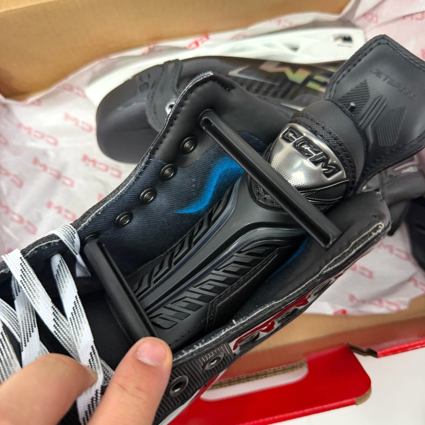 Brand New Total Custom CCM Jetspeed FT8 Pro Skates - Size 5 - Regular