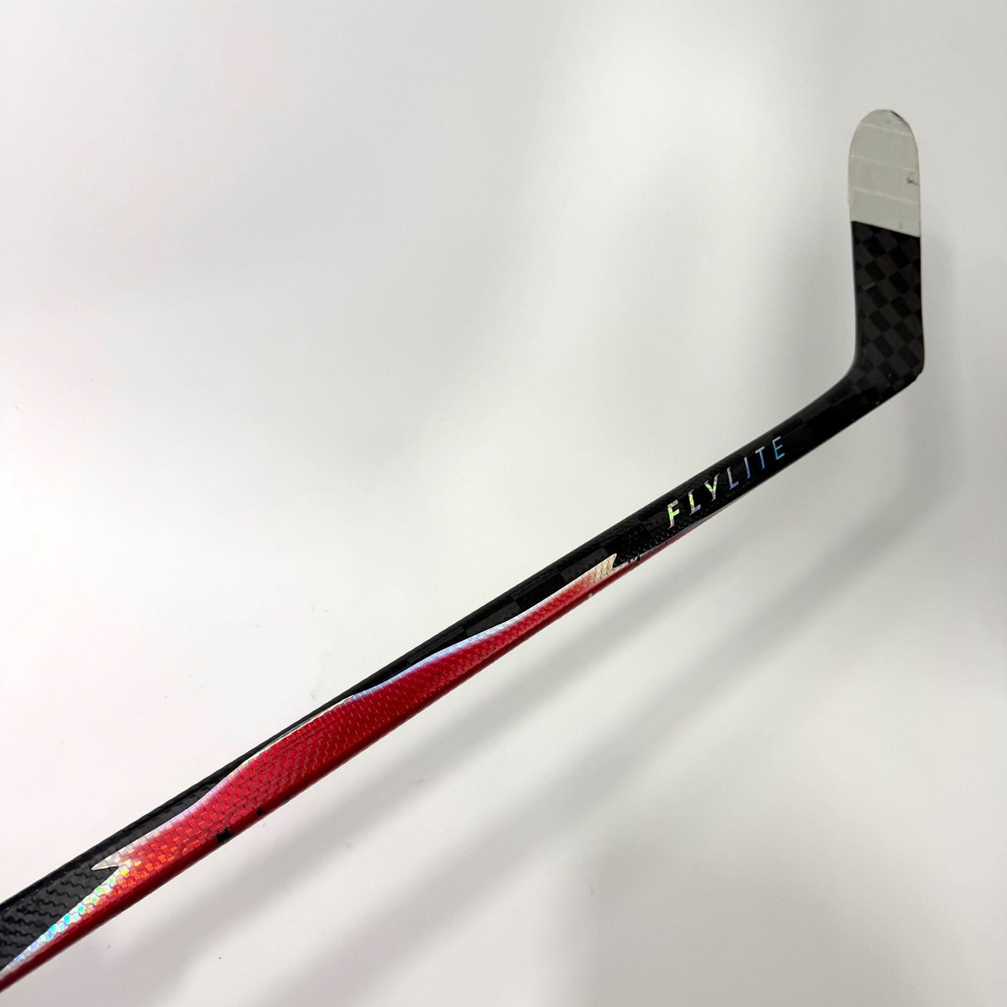 Used Left Red Bauer Flylite | 77 Flex P28M Curve Grip | AB979
